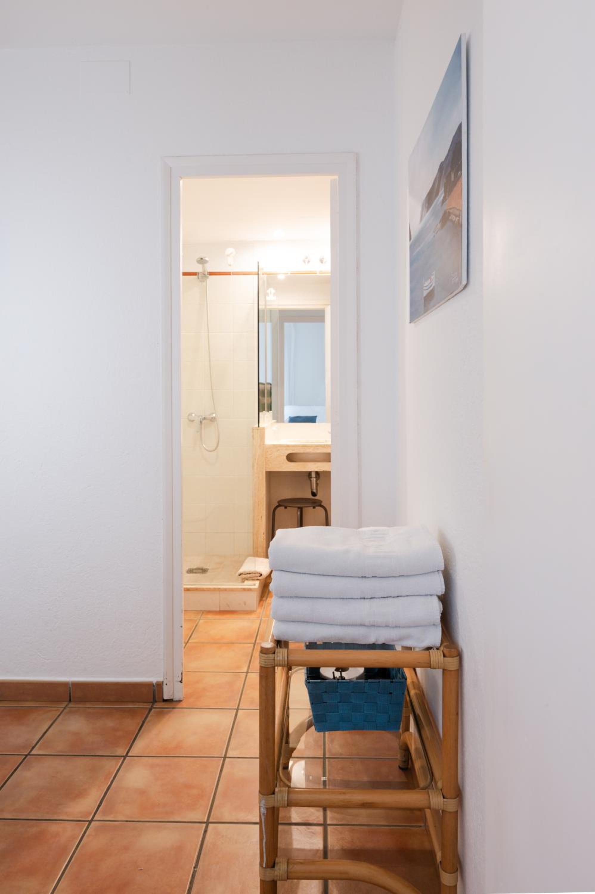 Quadruple Room with Private Bathroom photo 3
