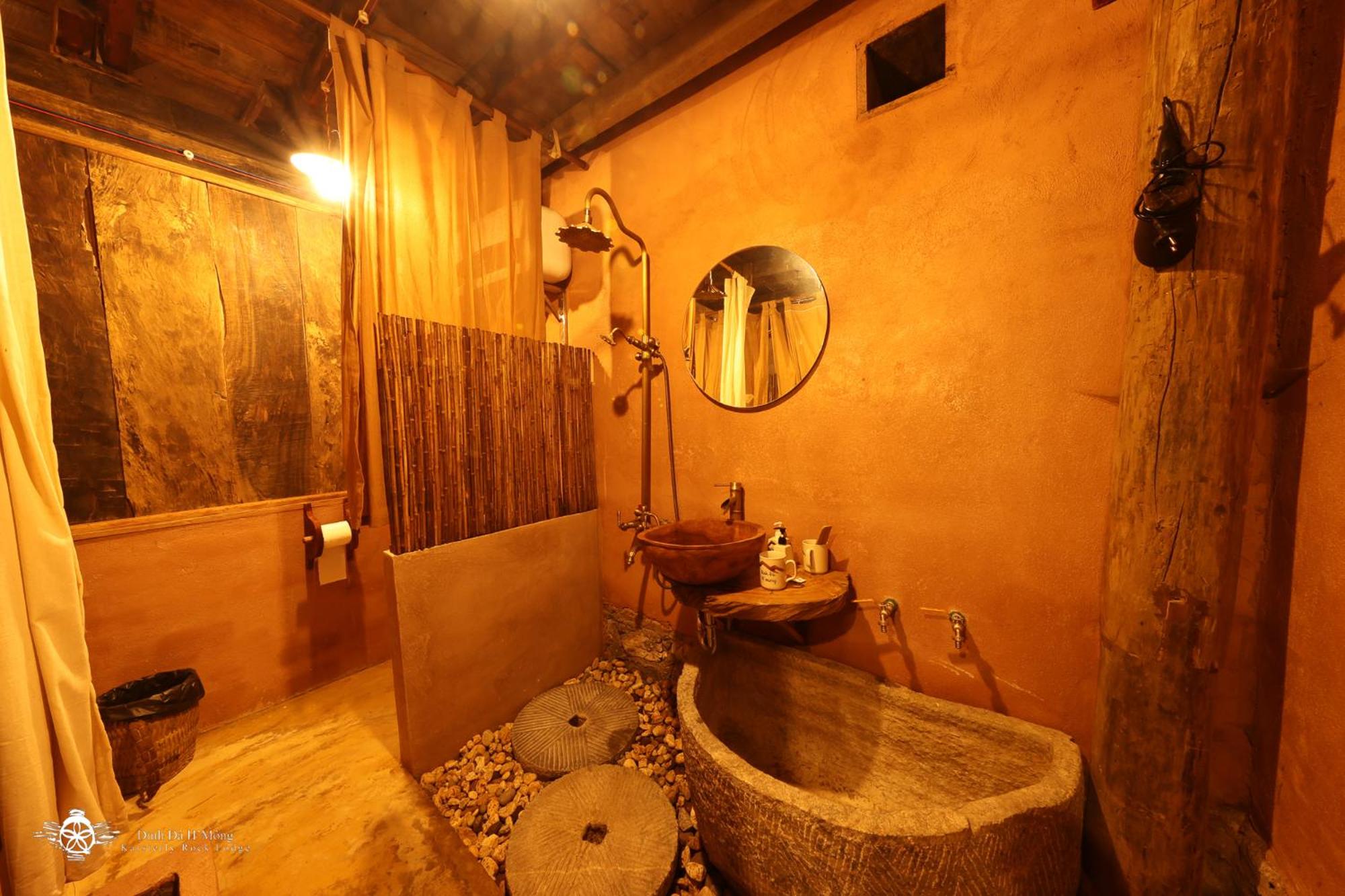 Family Room with Private Bathroom - Photo 2