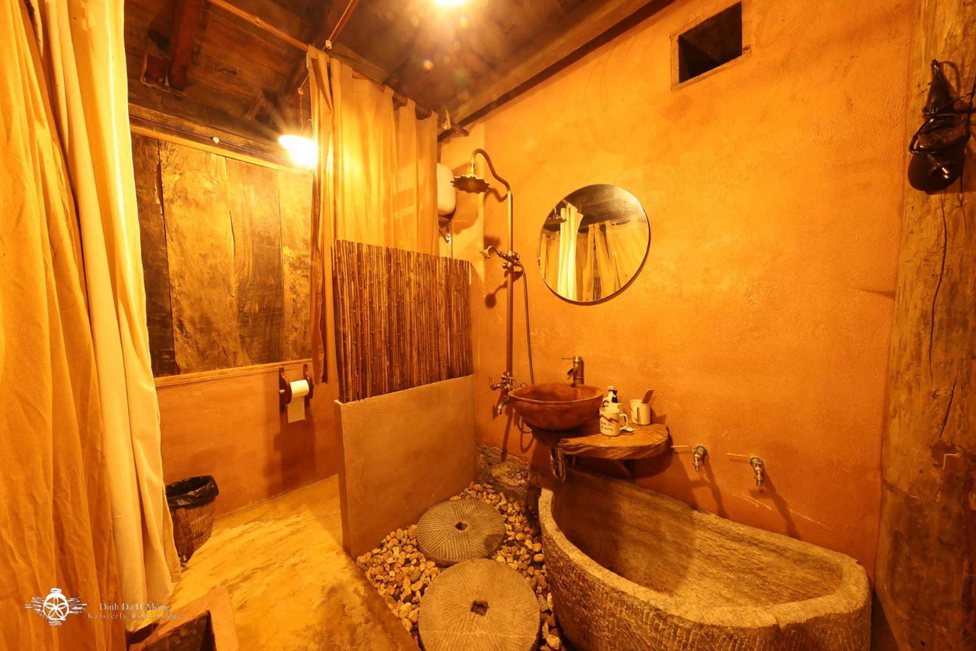 Family Room with Private Bathroom - Photo 4