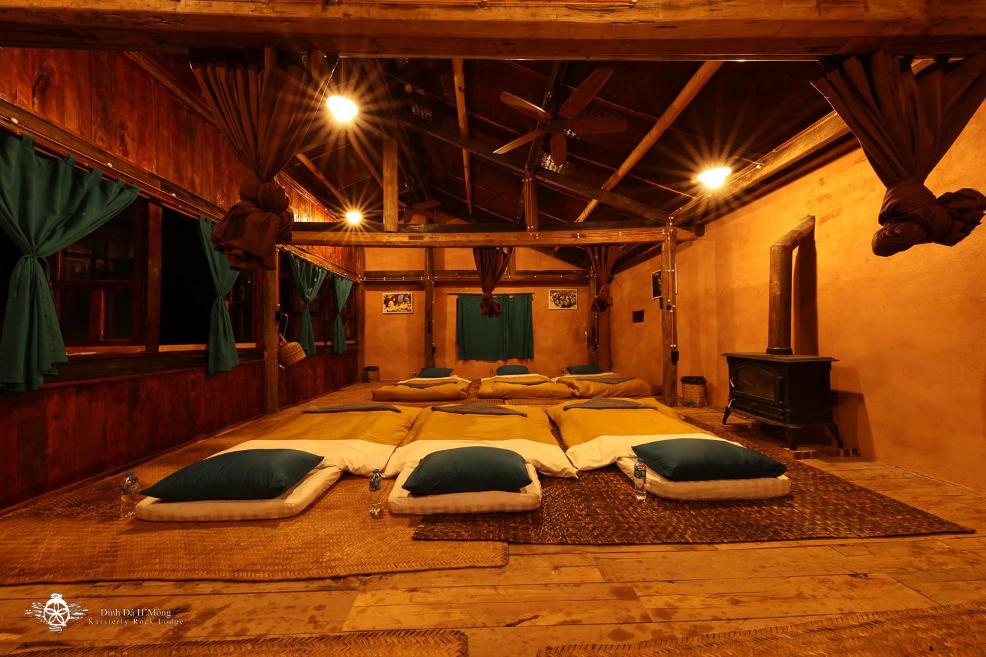 10-Bed Mixed Dormitory Room