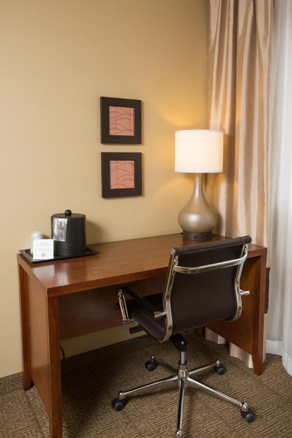 King Room - Non-Smoking - Photo 2