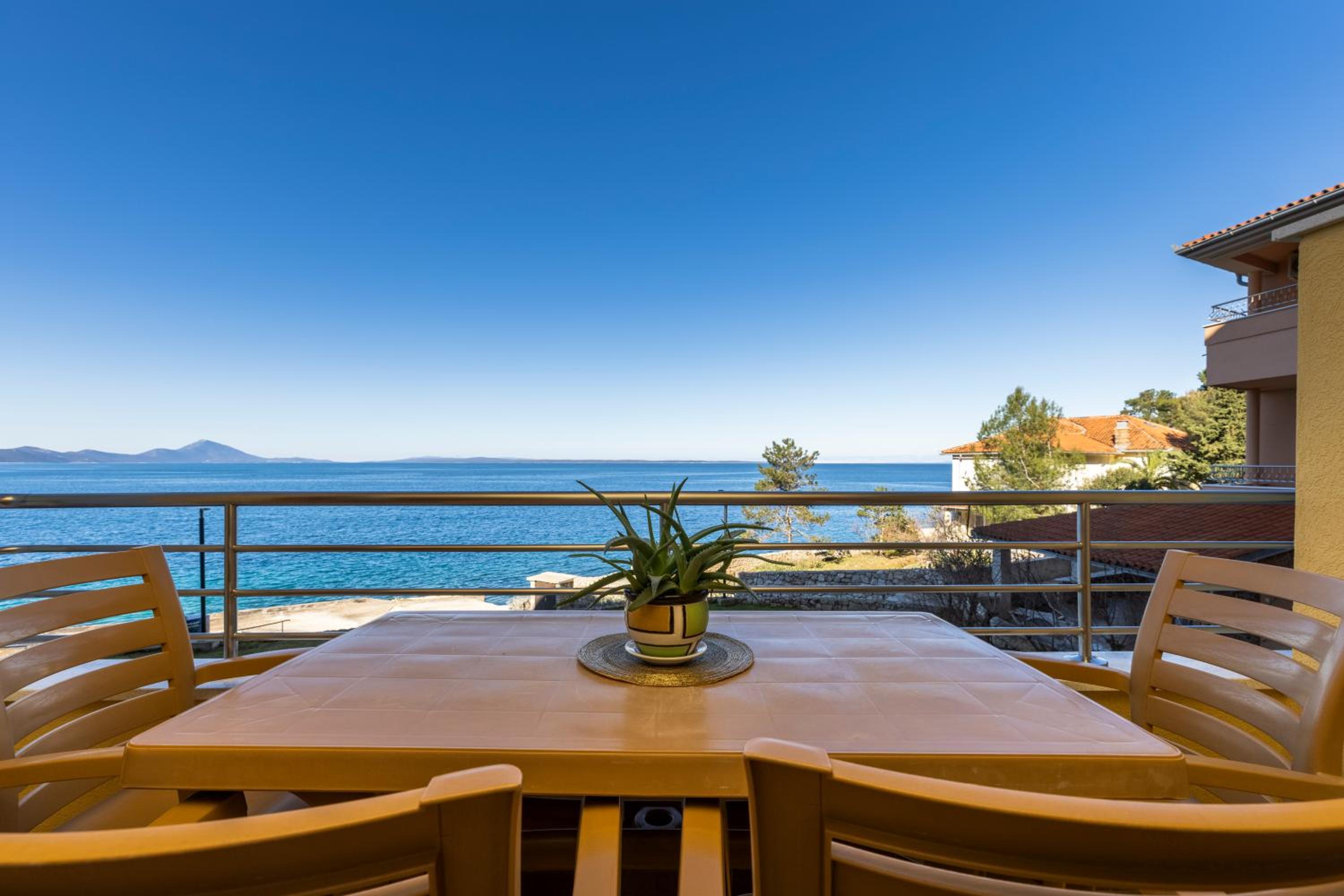 One-Bedroom Apartment with Sea View photo 3