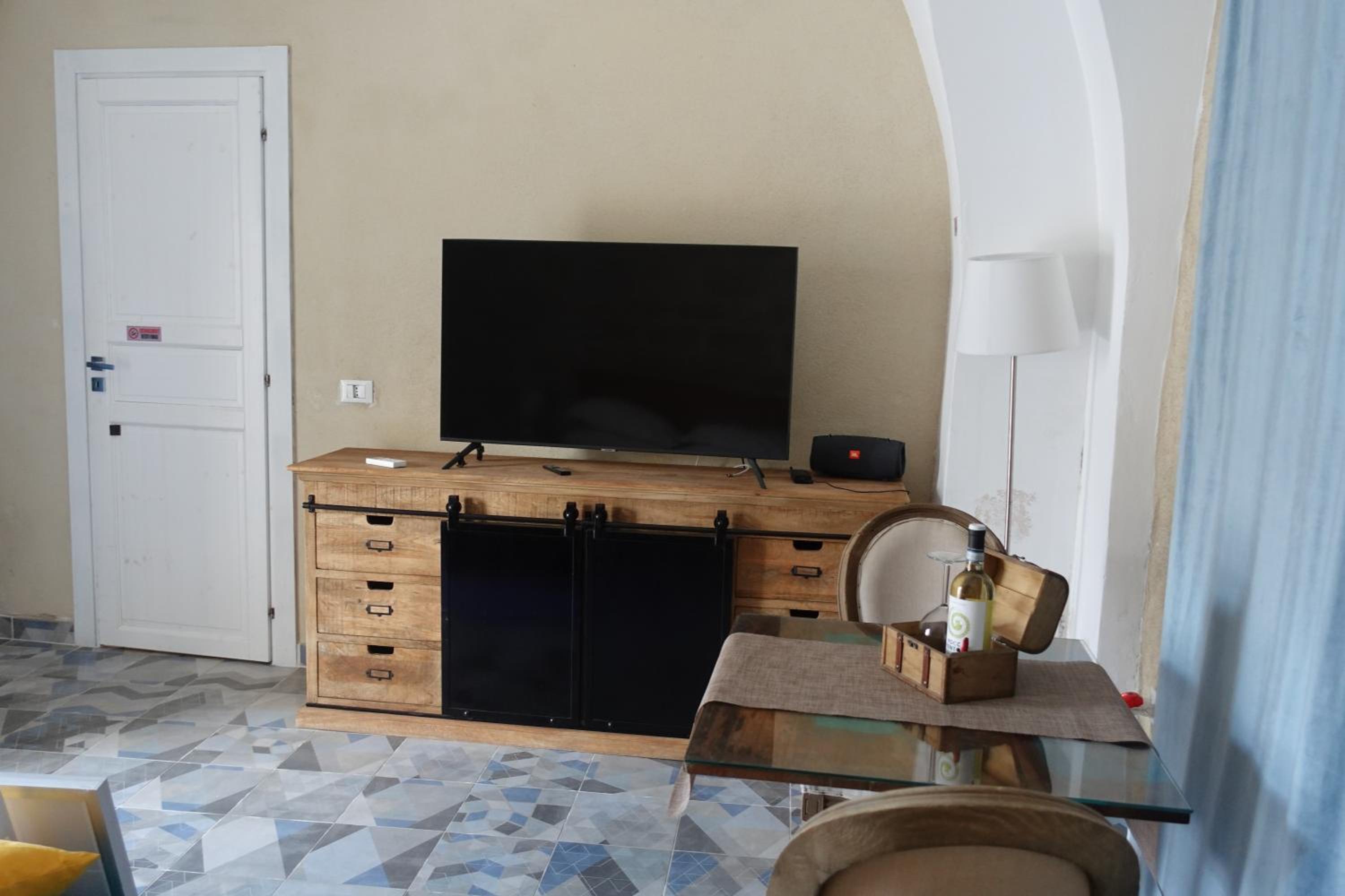 Queen Room photo 2