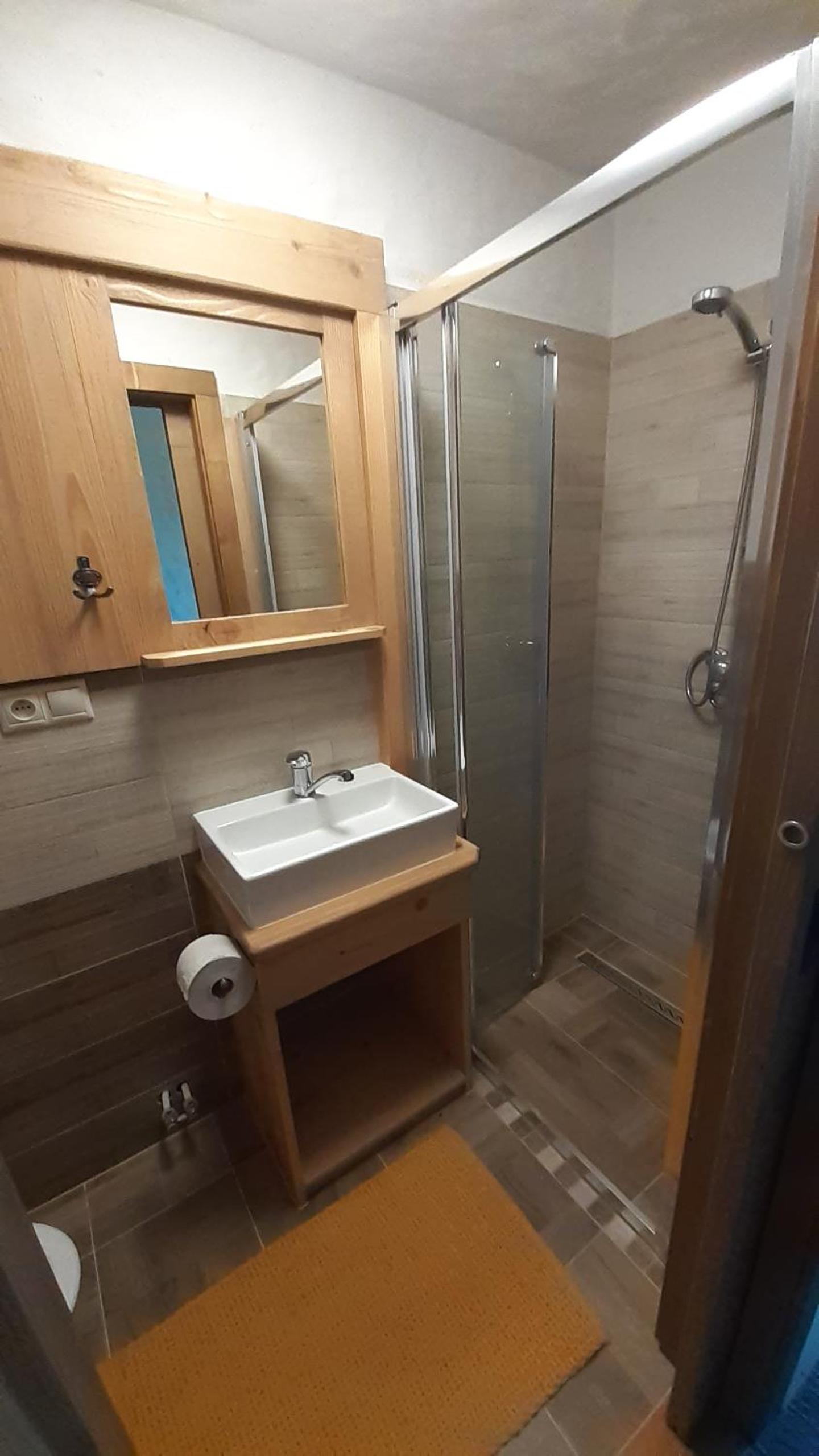Standard Double Room - Photo 4