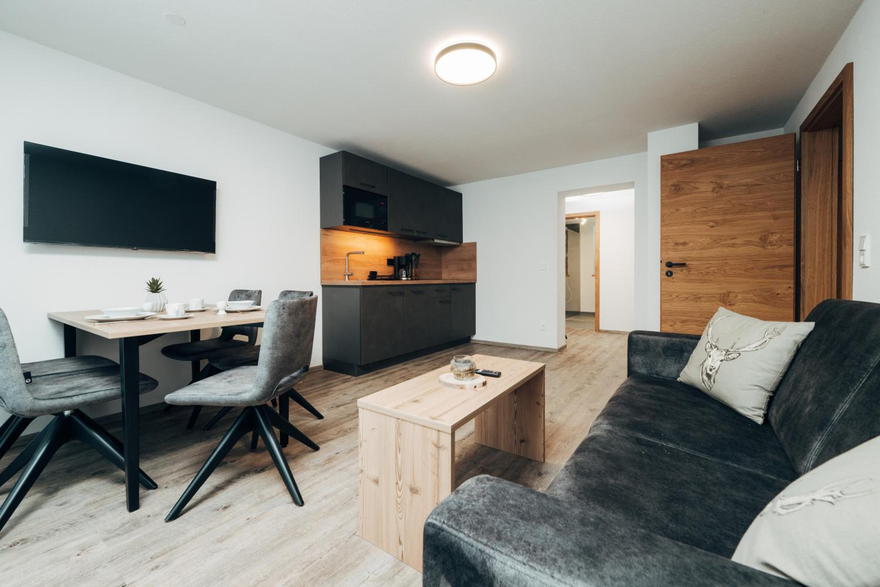 Apartment with Mountain View photo 1