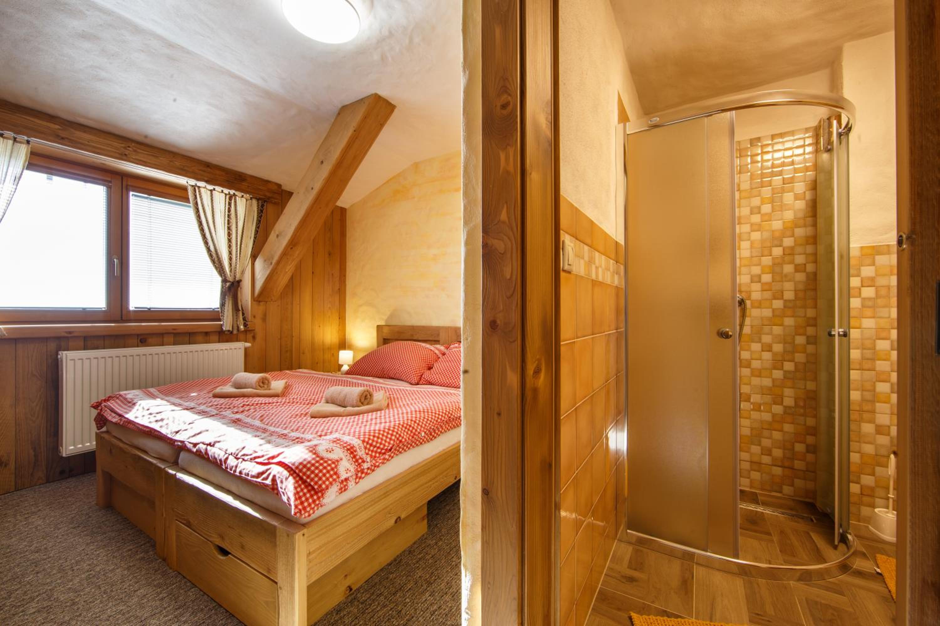 Double or Twin Room with Bathroom - Photo 4