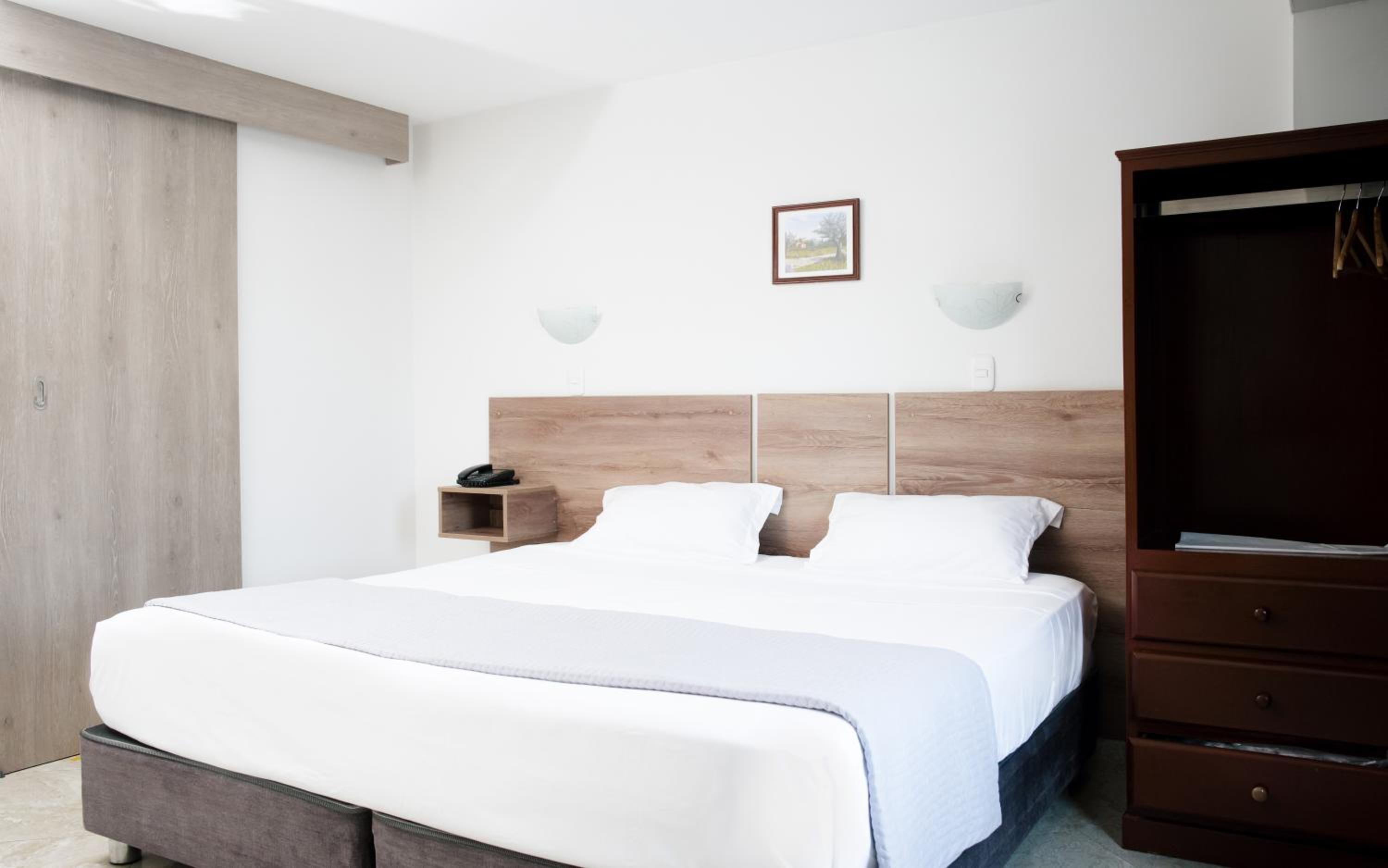 Deluxe King Room photo 2
