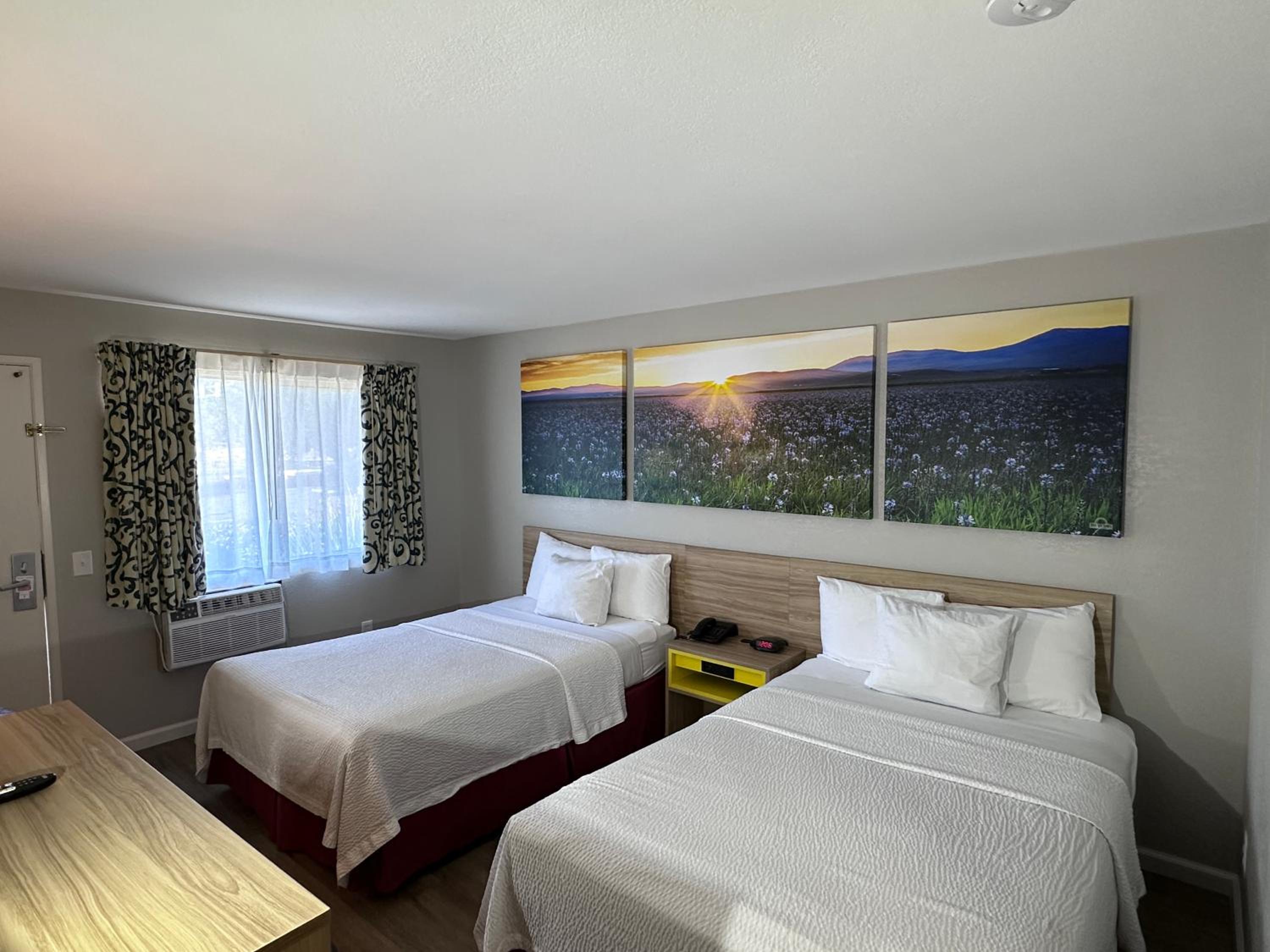 Double Room with Two Double Beds - Non-Smoking - Photo 3