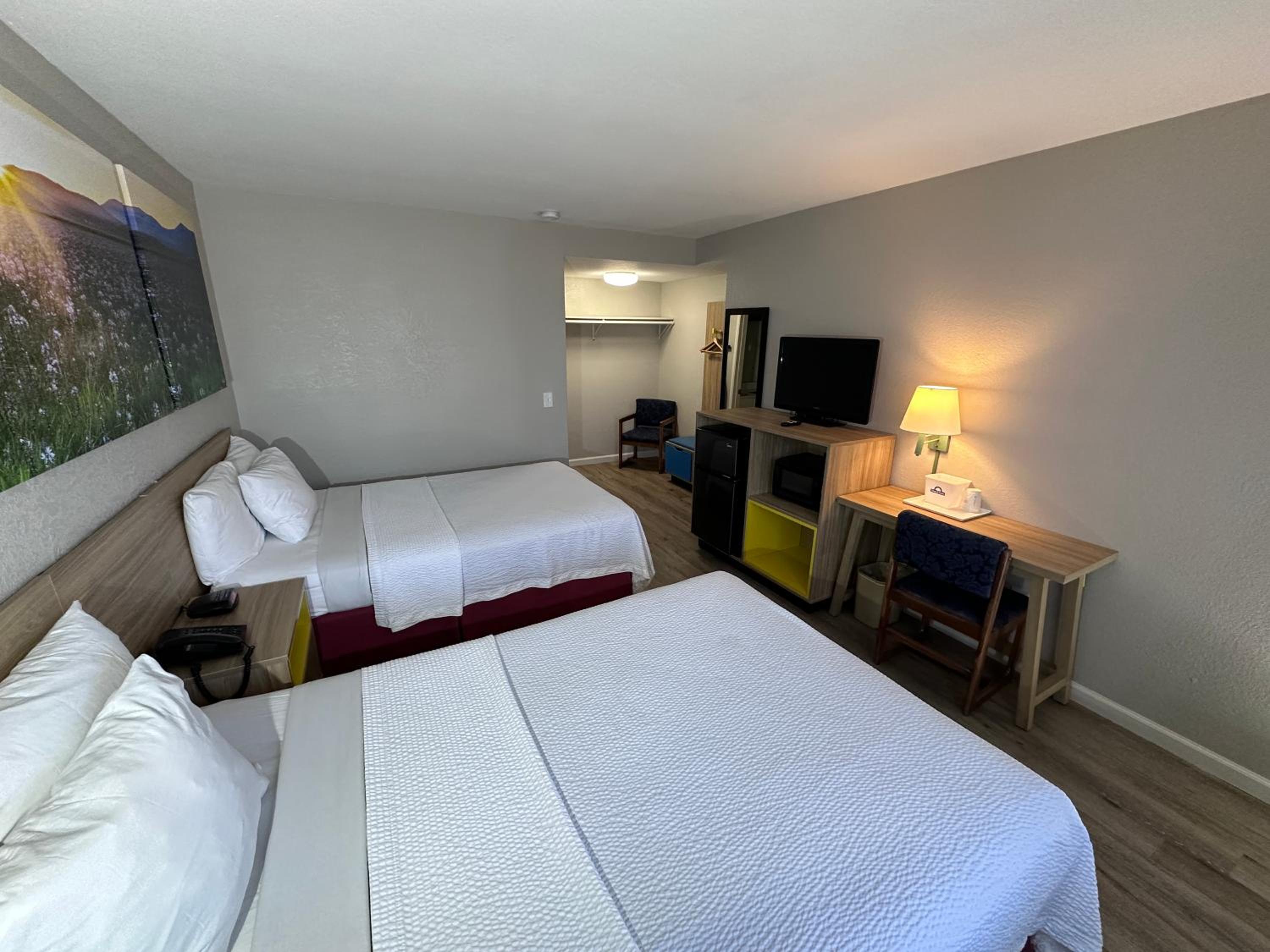 Double Room with Two Double Beds - Non-Smoking - Photo 7