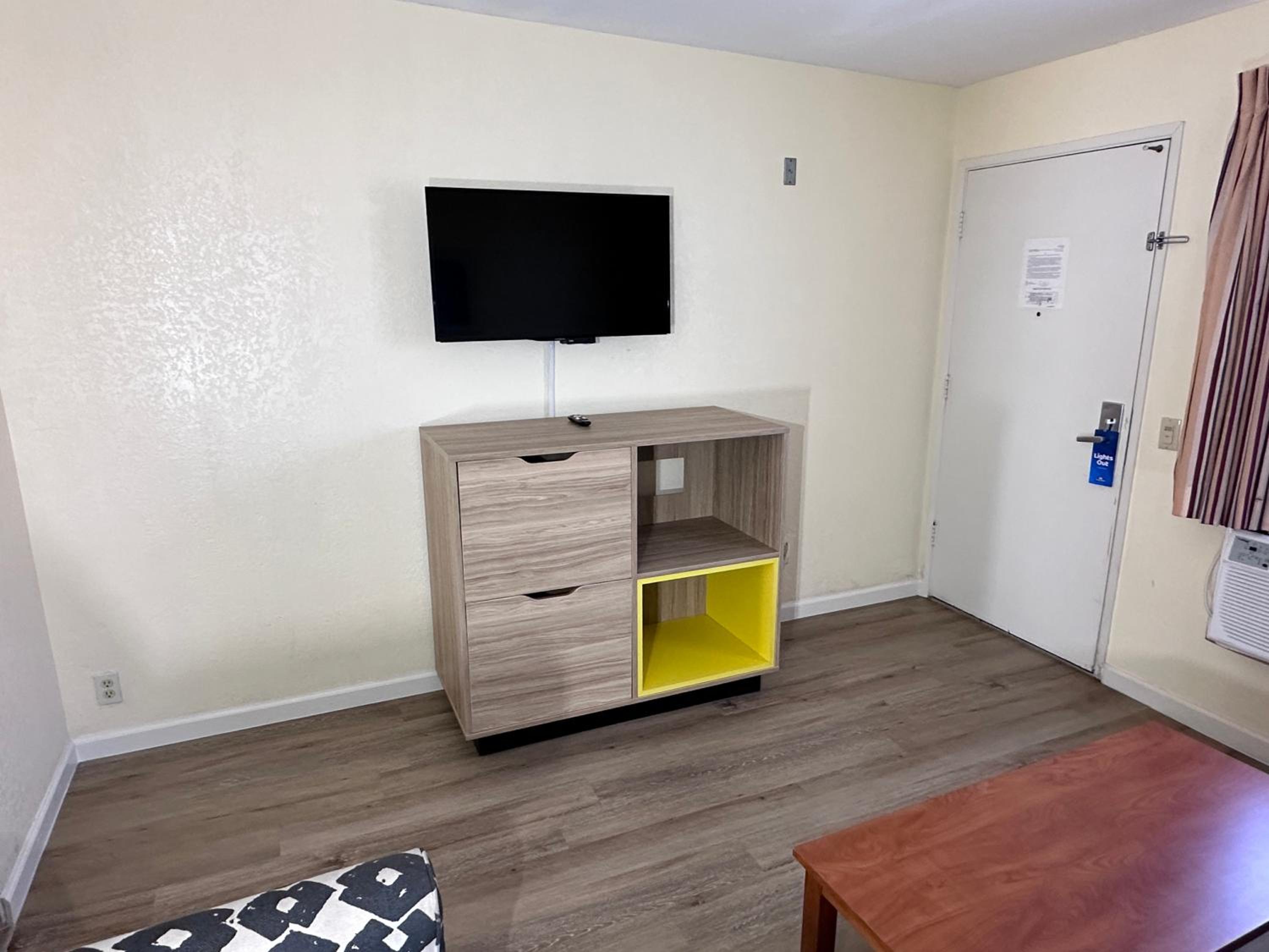Studio Suite with Two Queen Beds - Non-Smoking - Photo 5