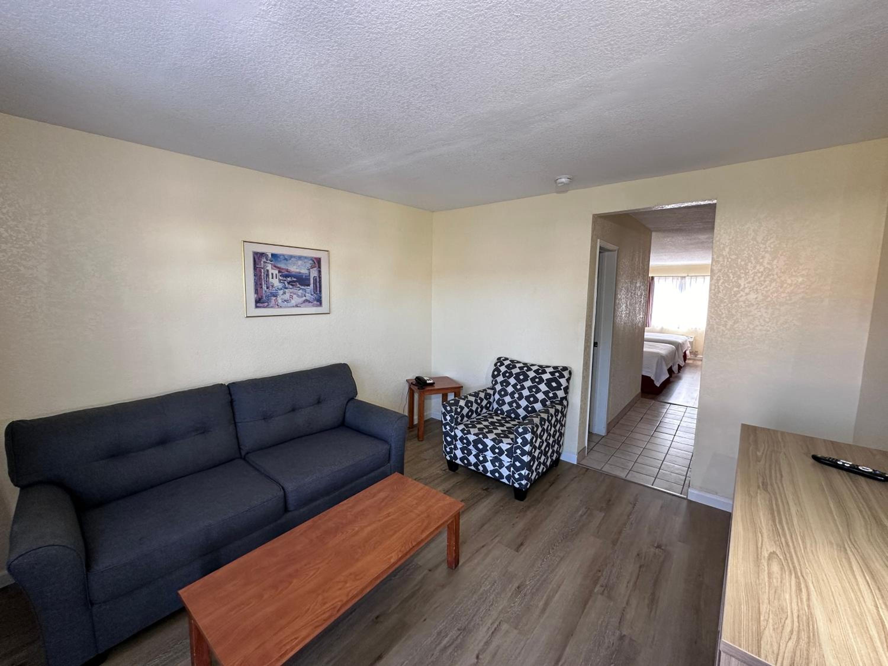 Studio Suite with Two Queen Beds - Non-Smoking - Photo 2
