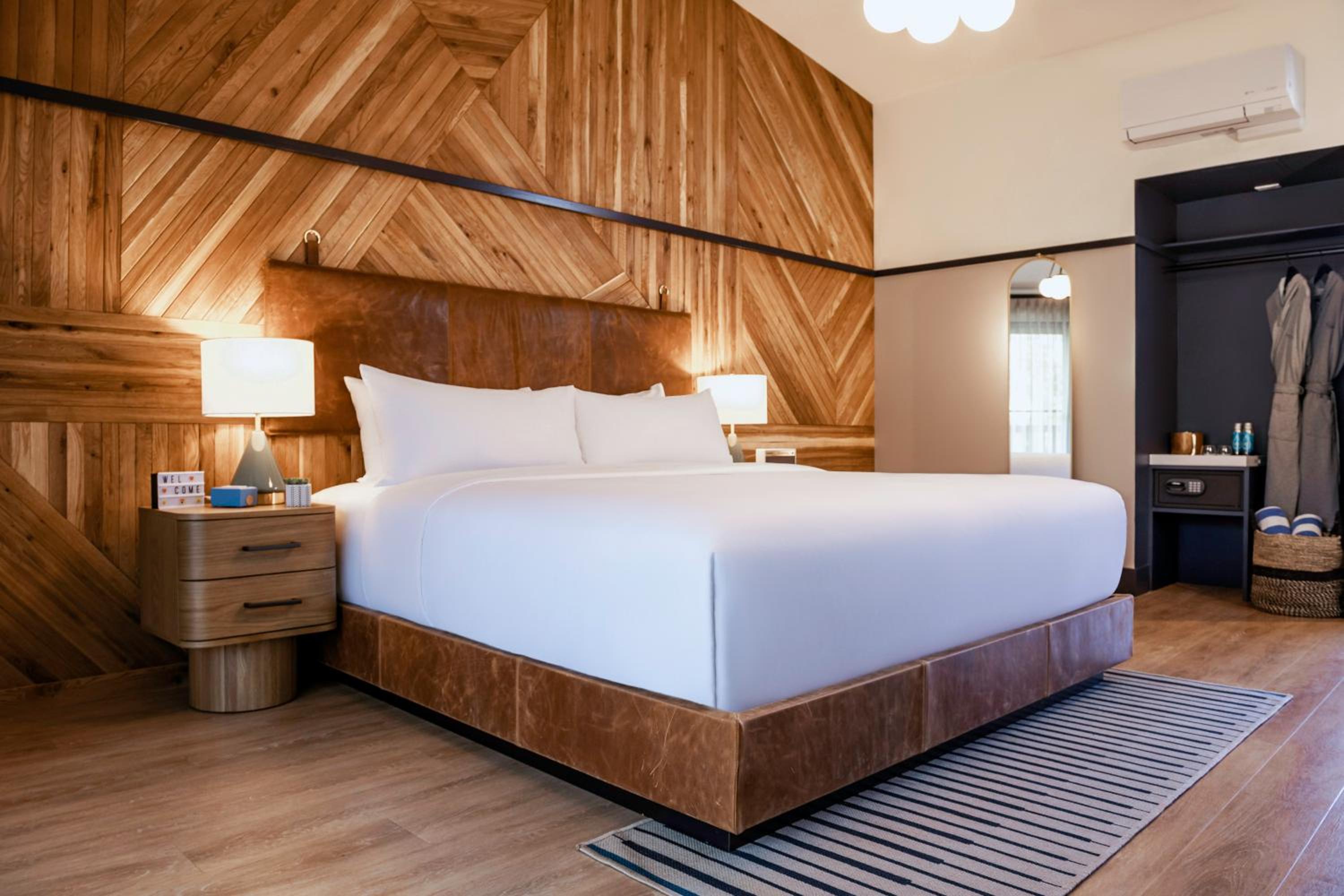1 King Bed Premium with Balcony