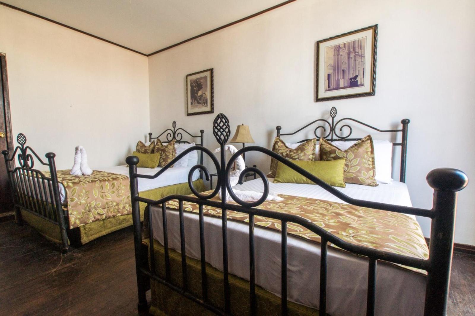 Queen Room with Two Queen Beds photo 1