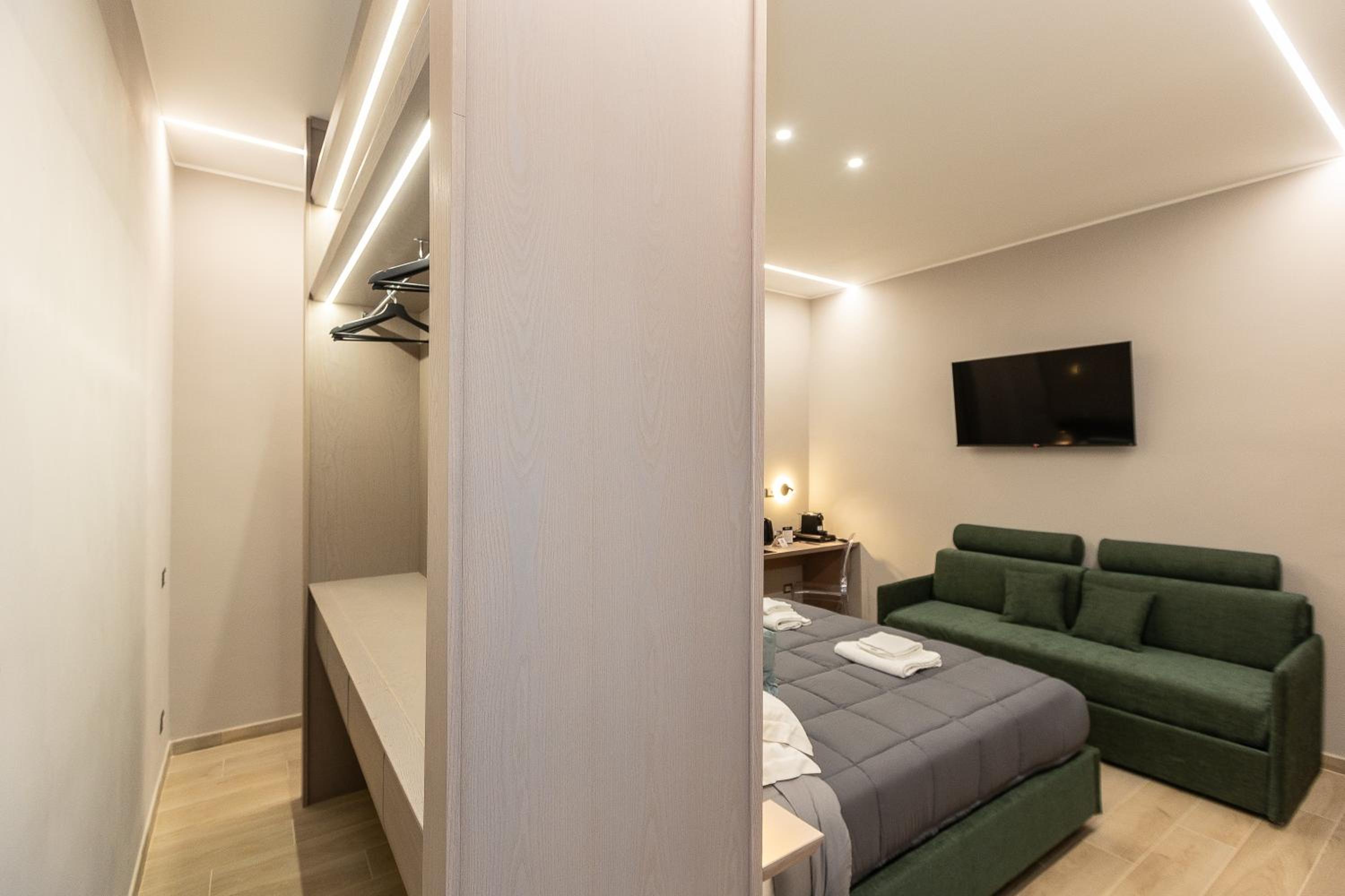 Basic Triple Room photo 3