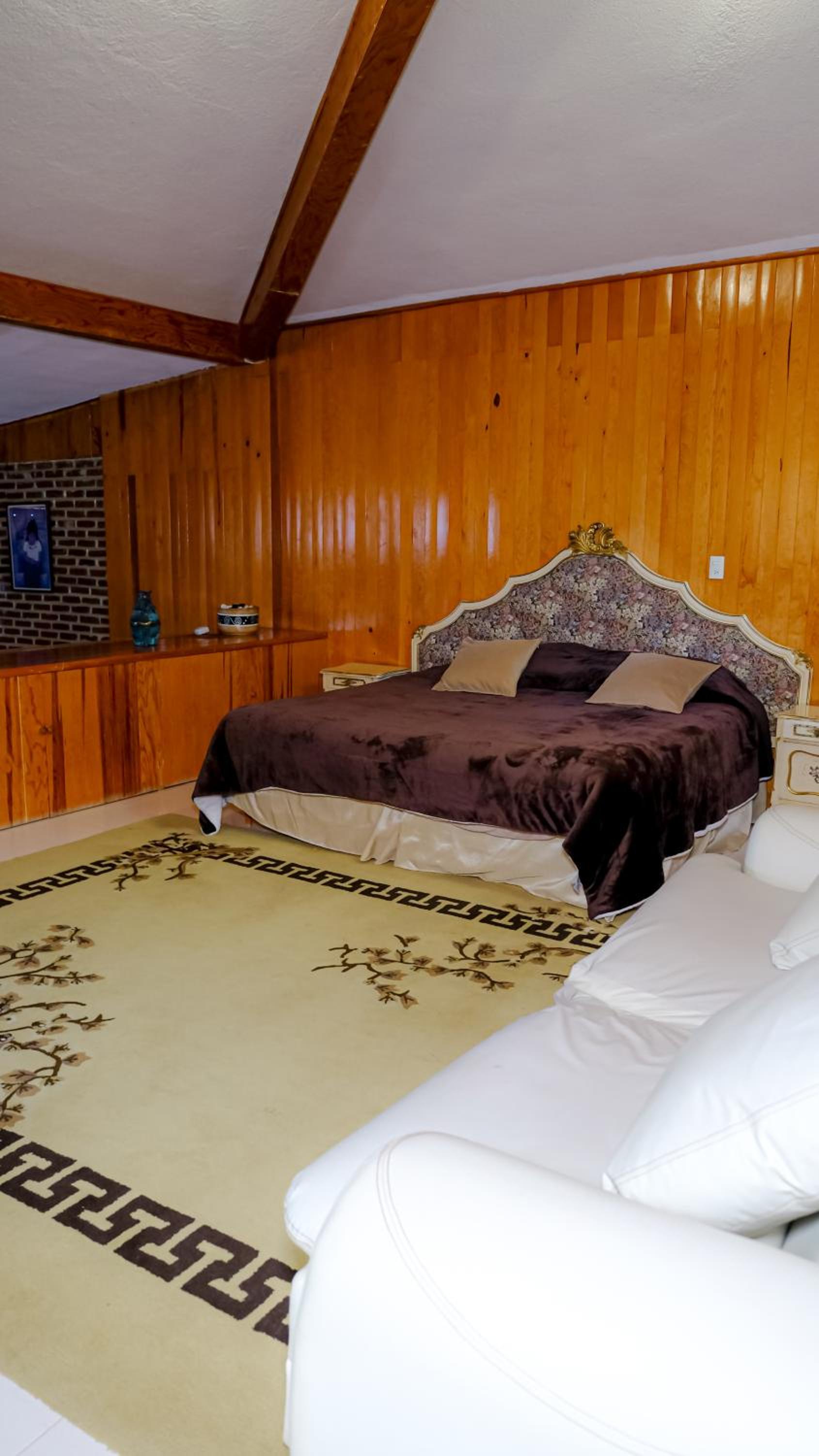Deluxe King Studio - Photo 1