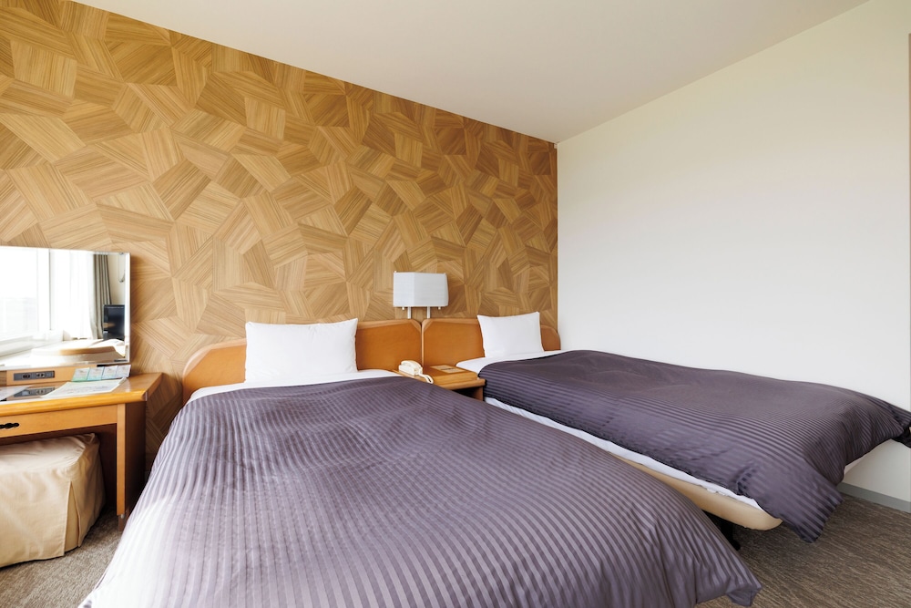Standard Twin Room, Non Smoking (Please book as an adult if your child needs a bed) - Photo 6