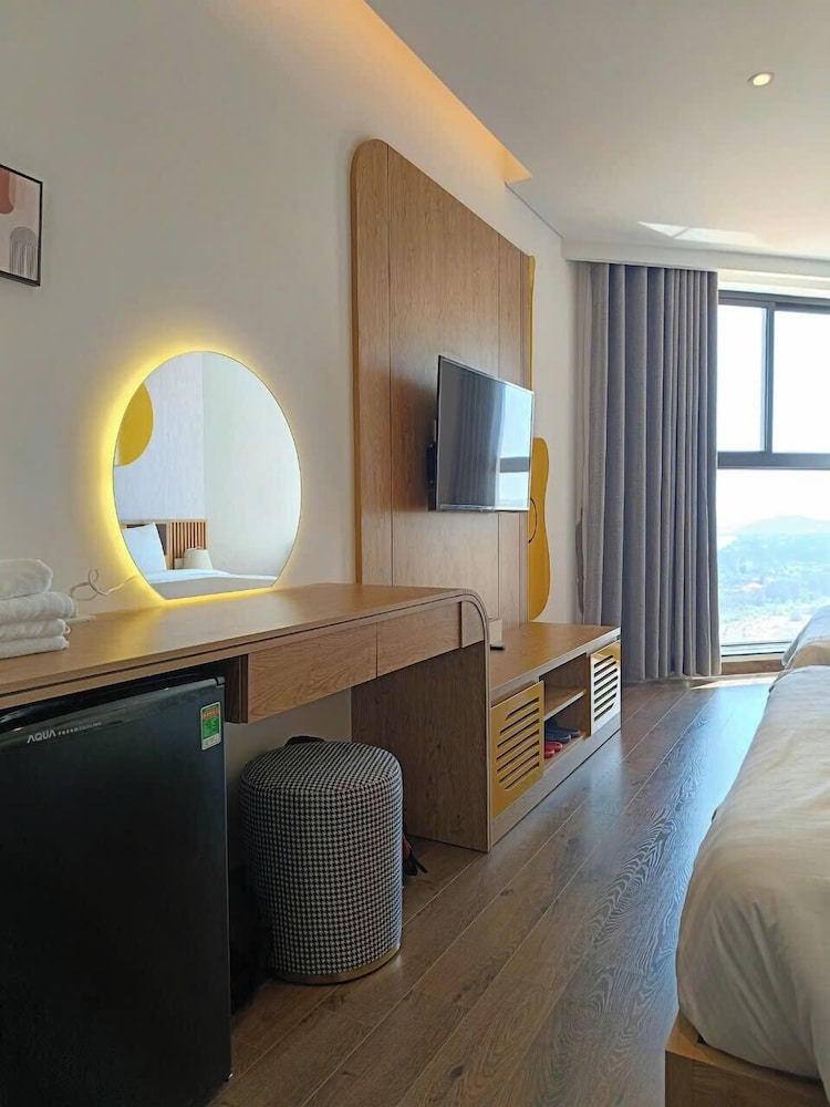 Deluxe Quadruple Room, Pool View photo 2