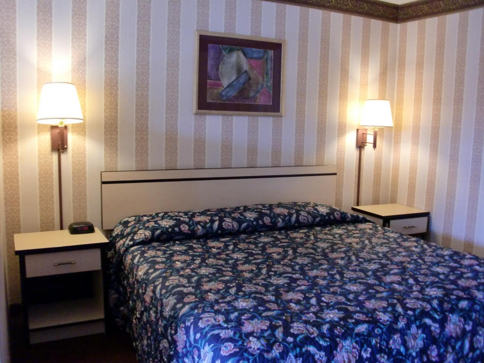 King Room - Non-Smoking - Photo 1