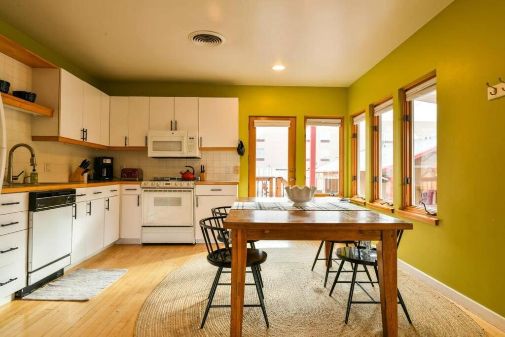 One-Bedroom Apartment - Photo 11
