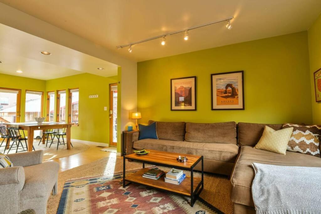 One-Bedroom Apartment - Photo 1