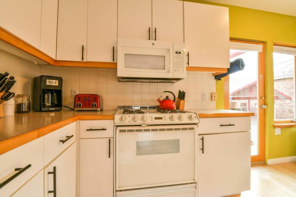 One-Bedroom Apartment - Photo 3