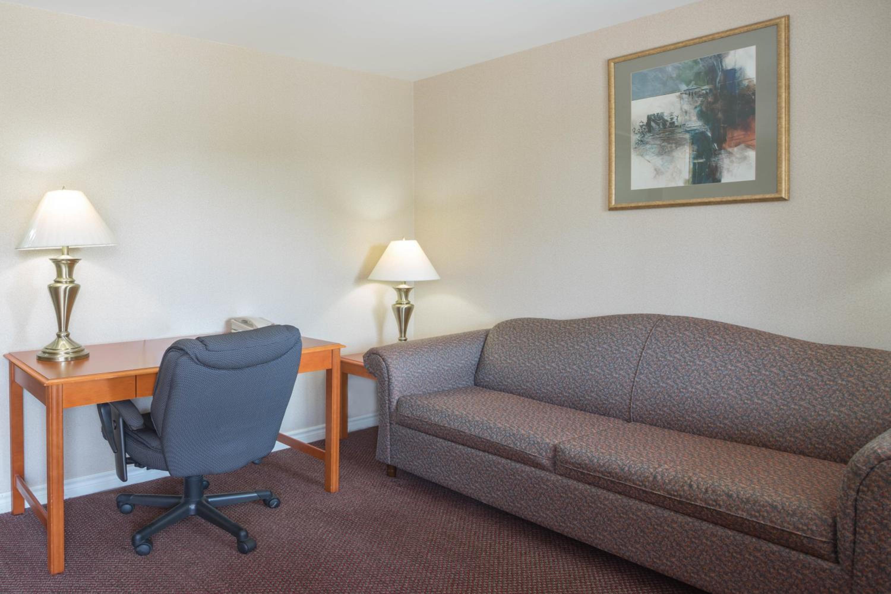 One-Bedroom Suite with Two Queen Beds - Non-Smoking photo 1