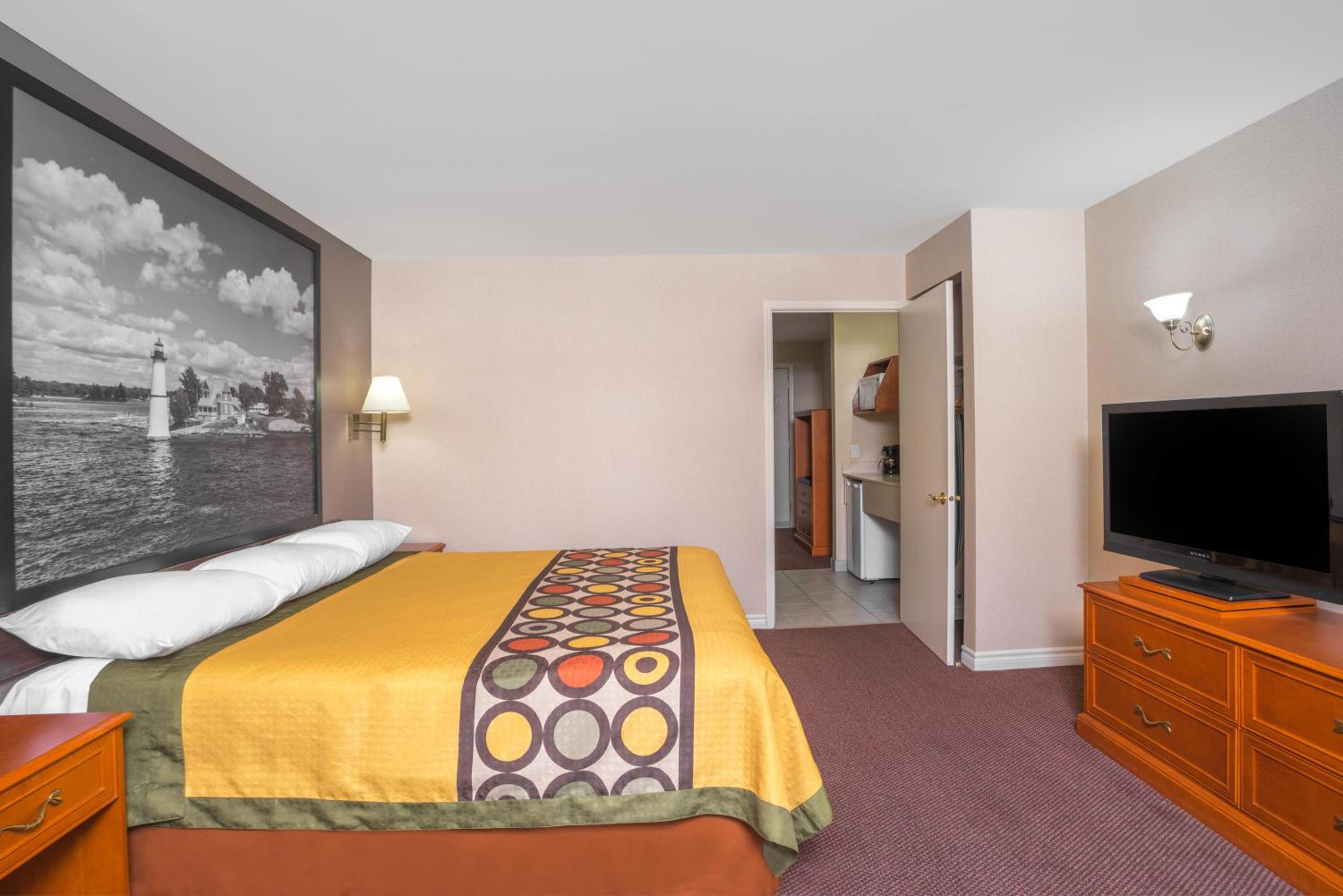 One-Bedroom King Suite - Non-Smoking photo 1