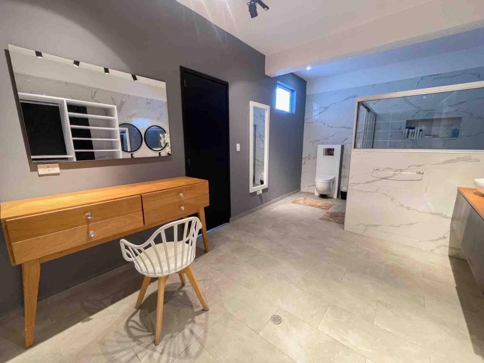 Deluxe King Room photo 2