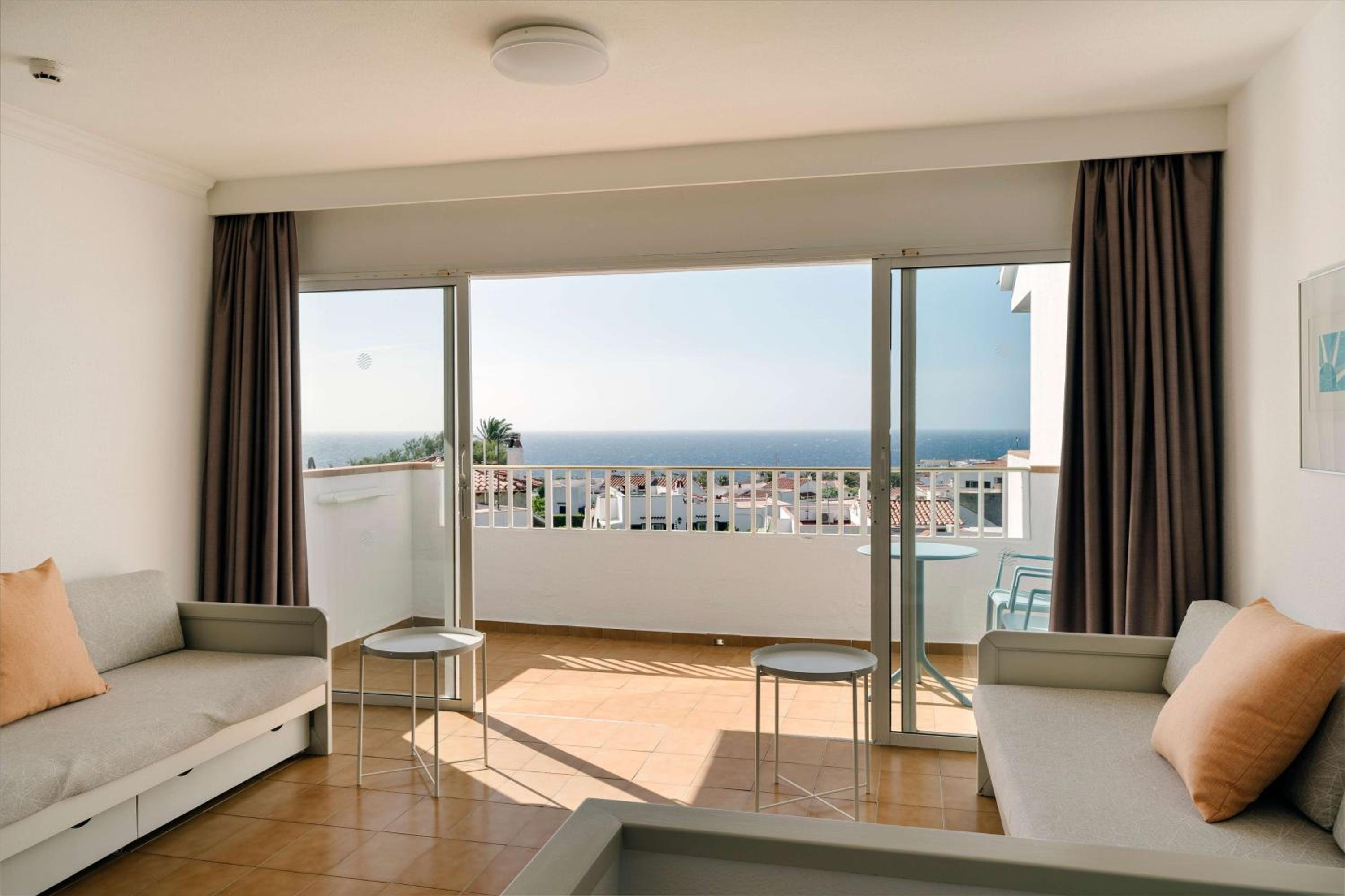 Apartment with Sea View thumbnail 5