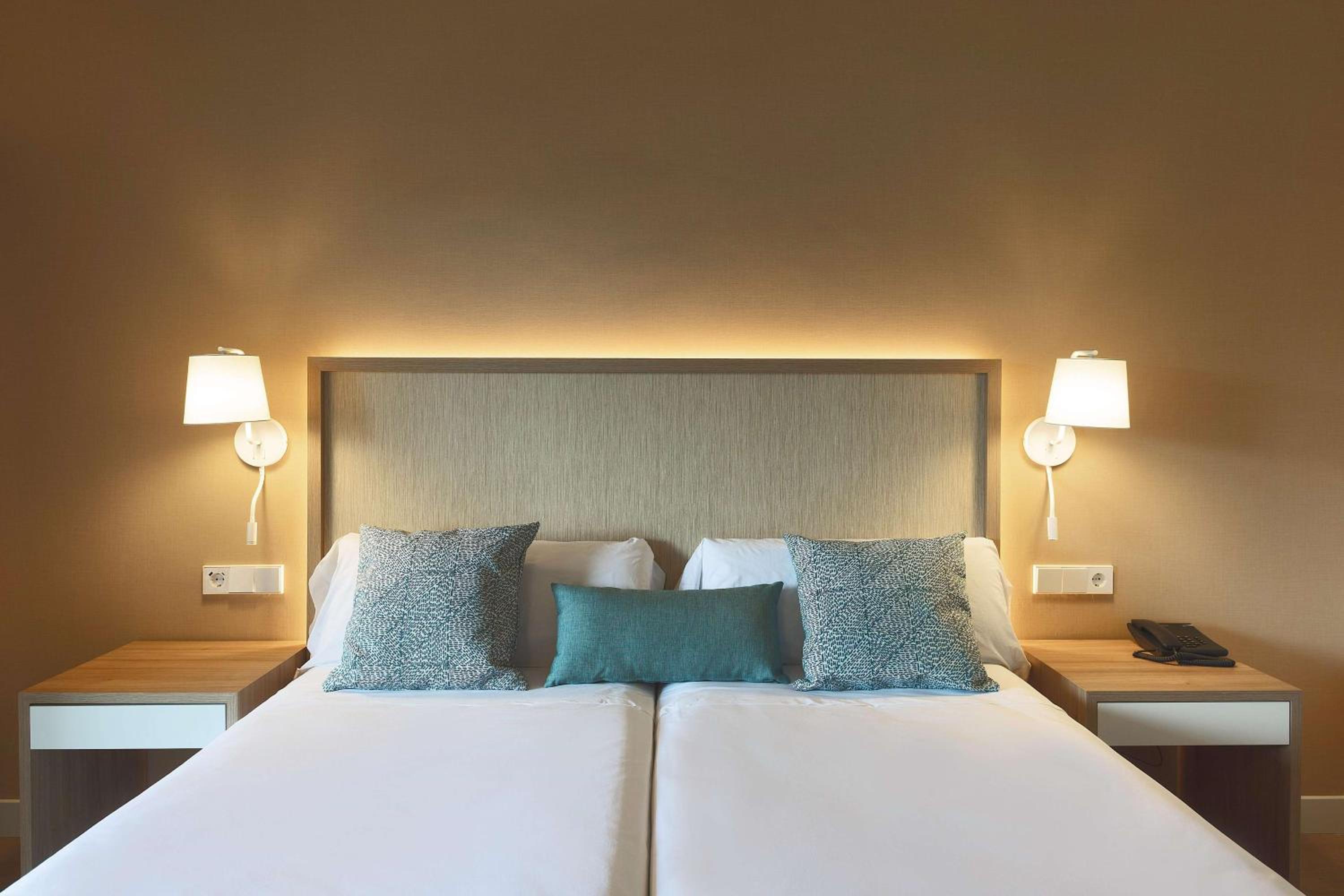 Double Room with Garden View thumbnail 5