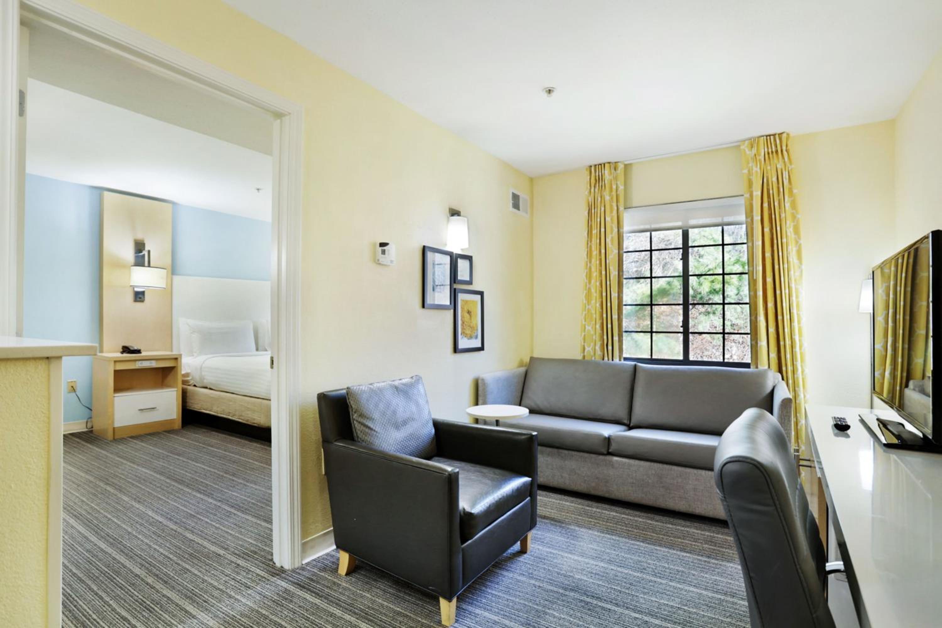 One-Bedroom King Suite - Photo 6
