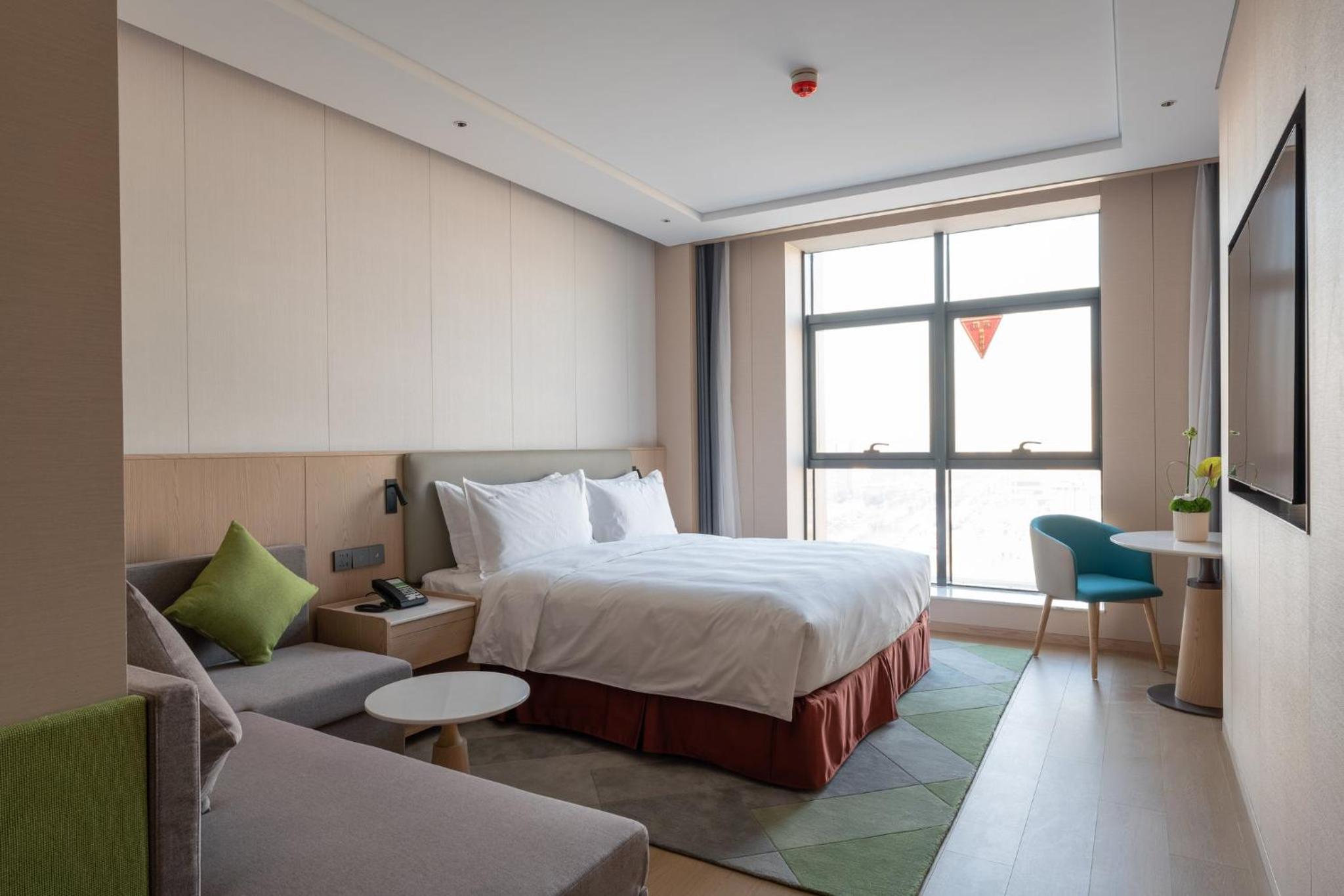 Standard King Room photo 1