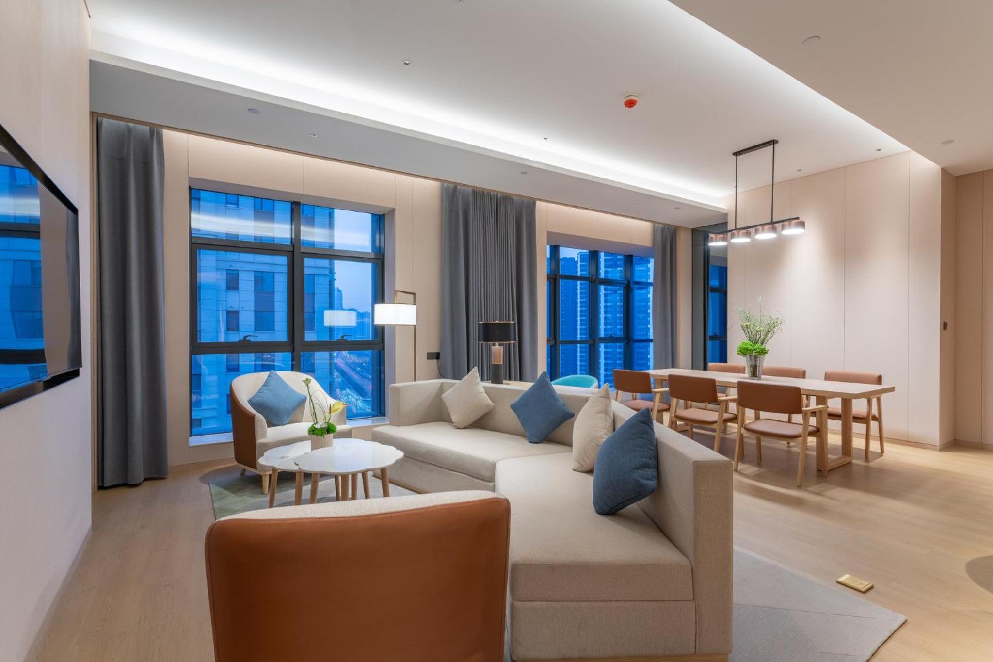 One-Bedroom King Suite with Dining Area - High Floor photo 1