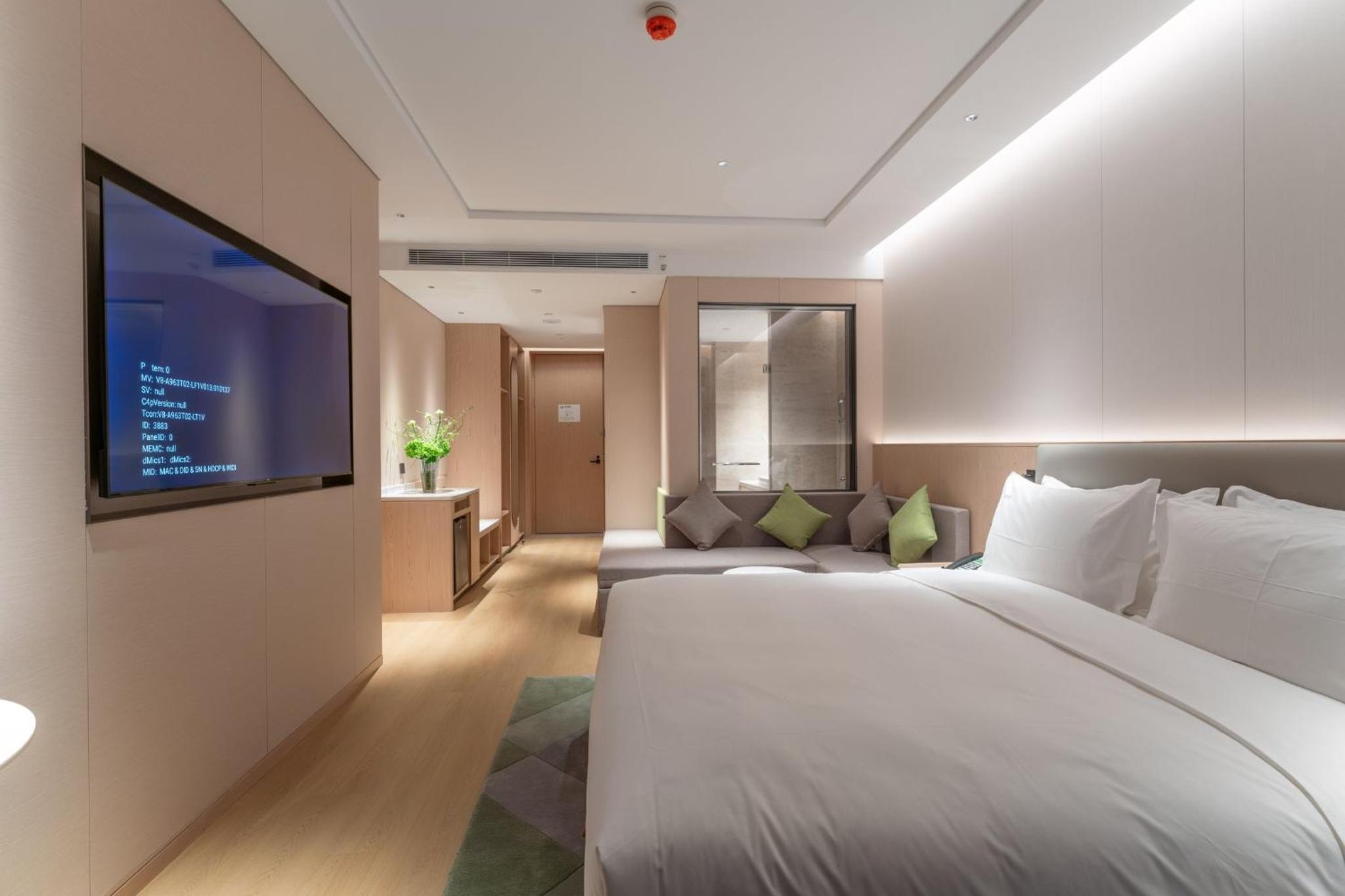 Standard King Room photo 2