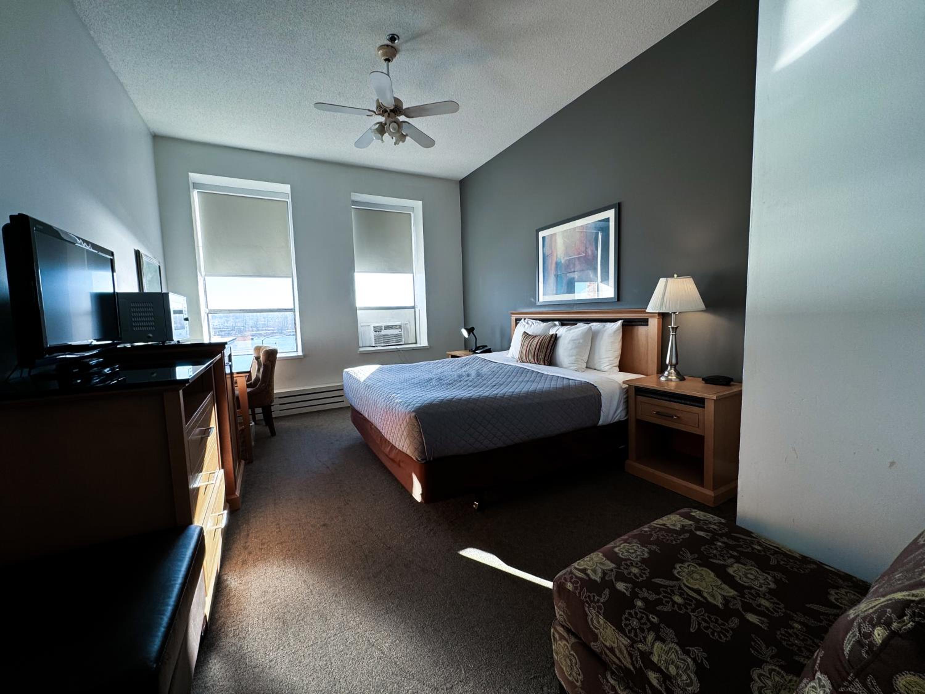 Deluxe King Room - Photo 1