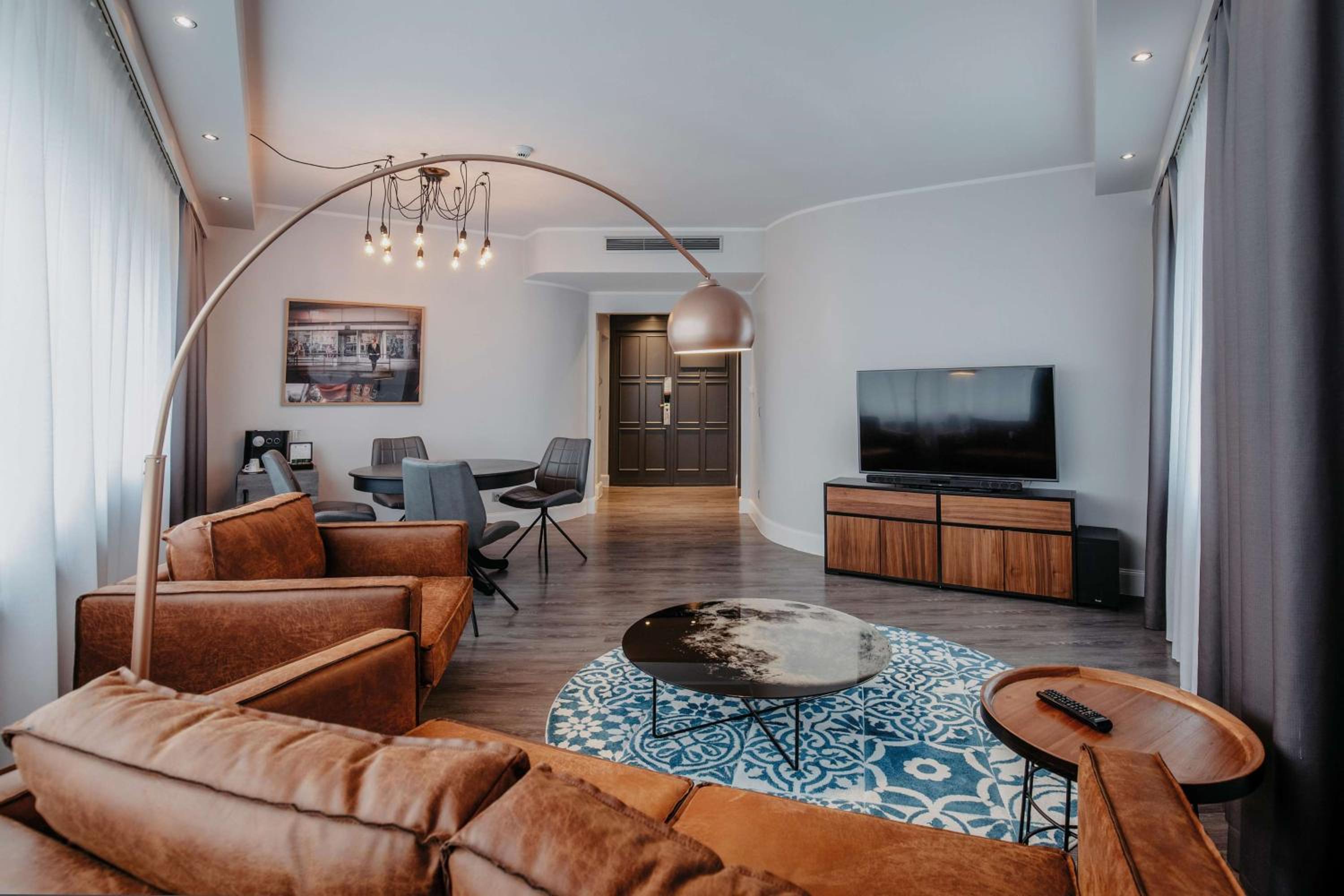 Corner Suite thumbnail 6