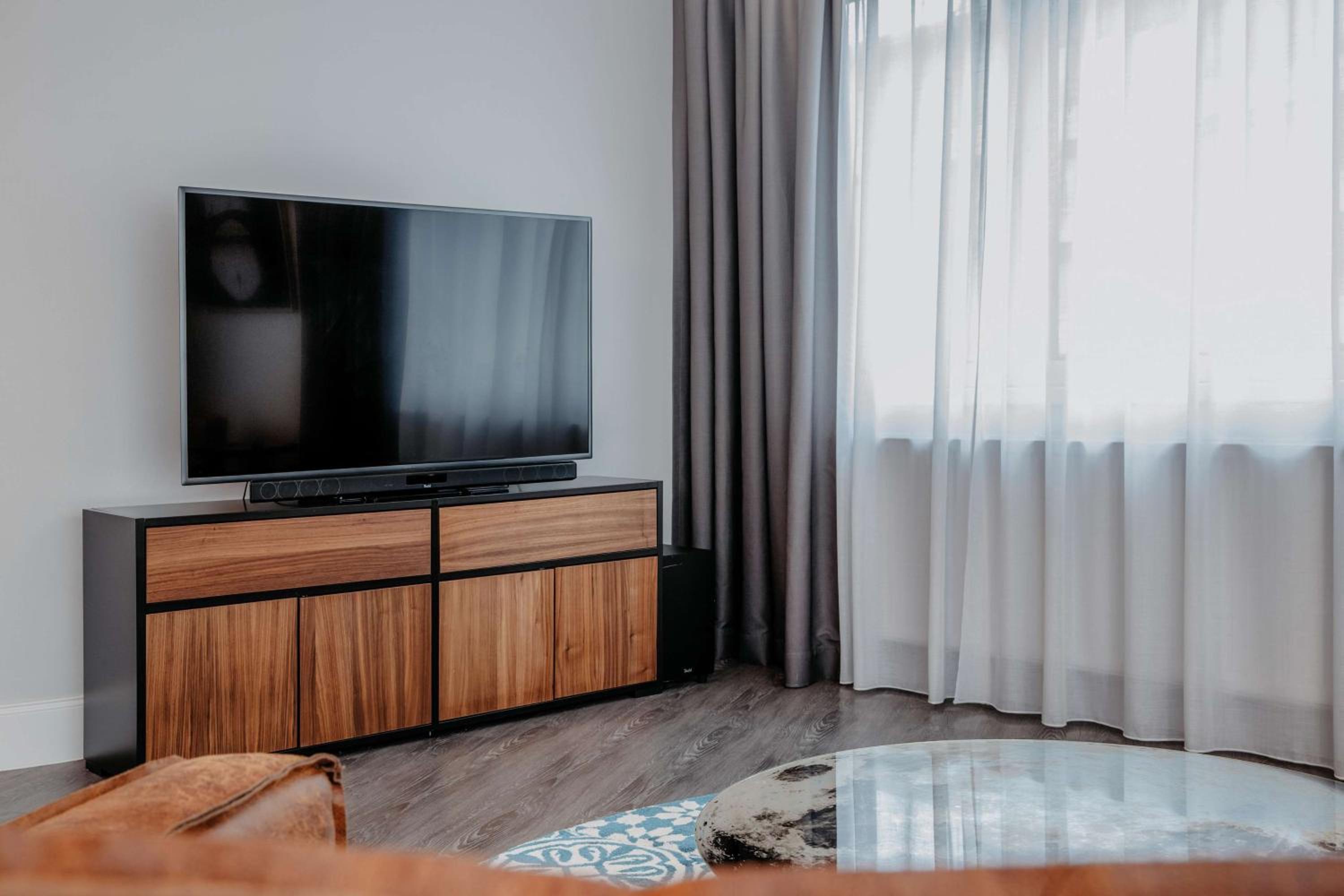 Corner Suite - Photo 7