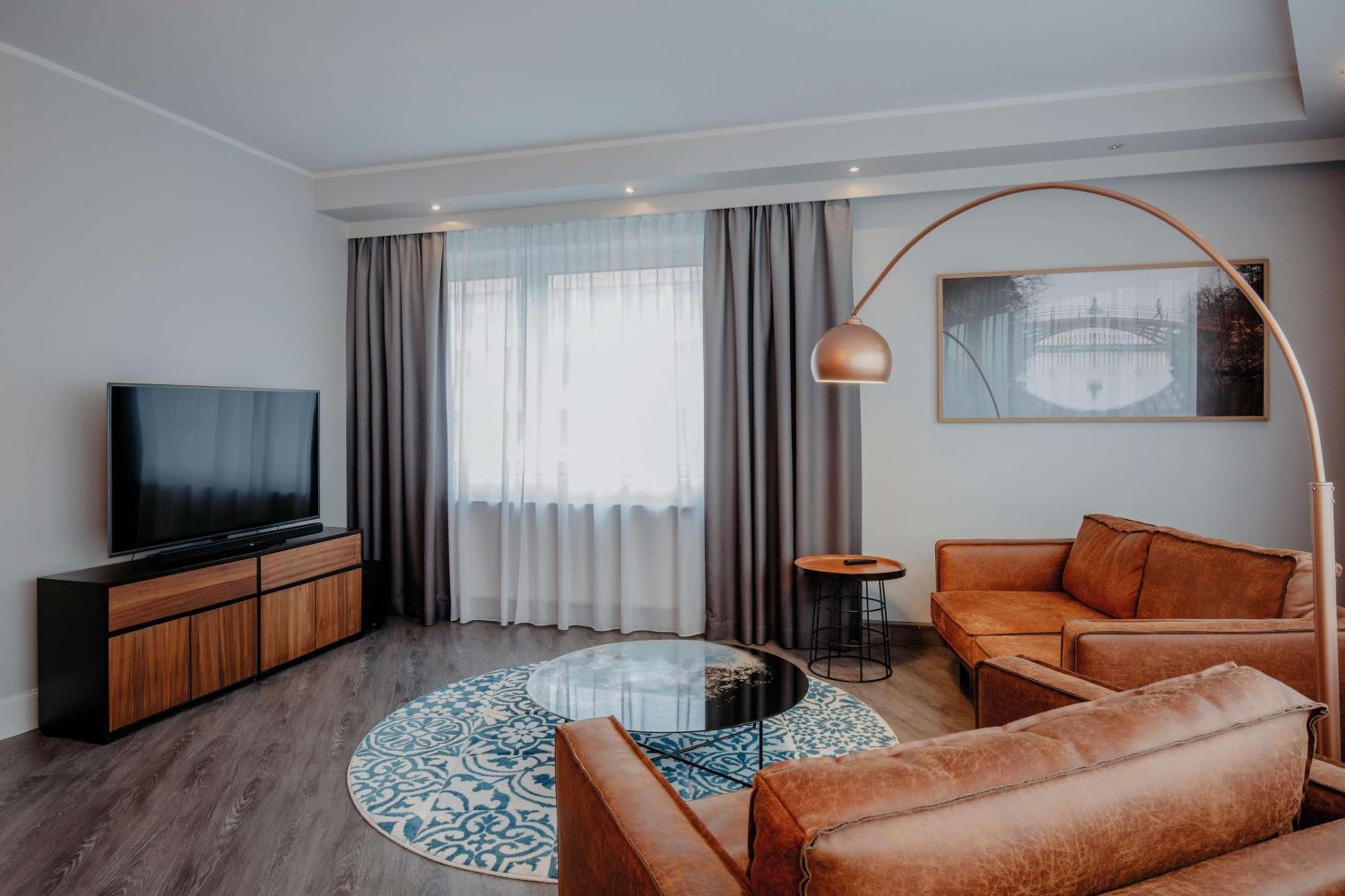 Corner Suite - Photo 8