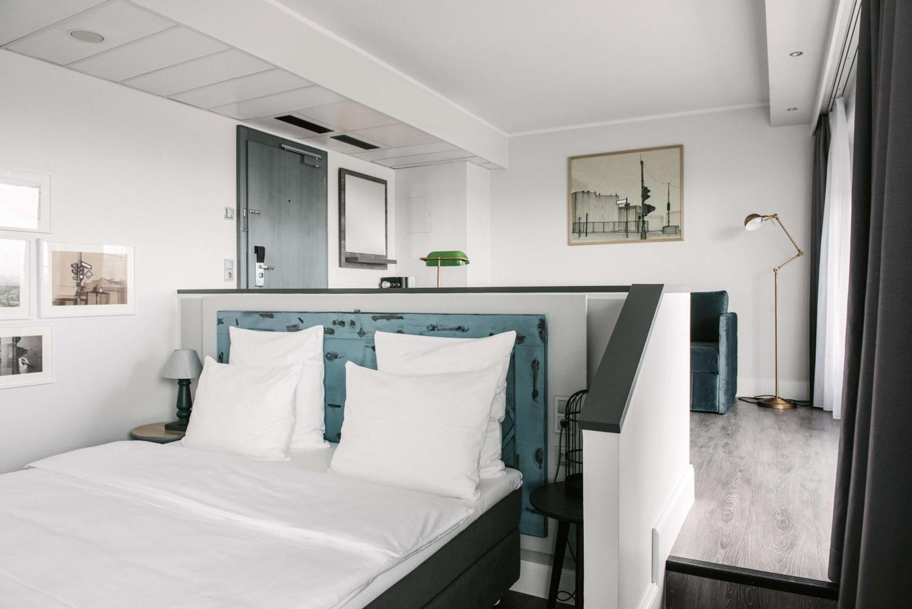 One-Bedroom Suite thumbnail 5