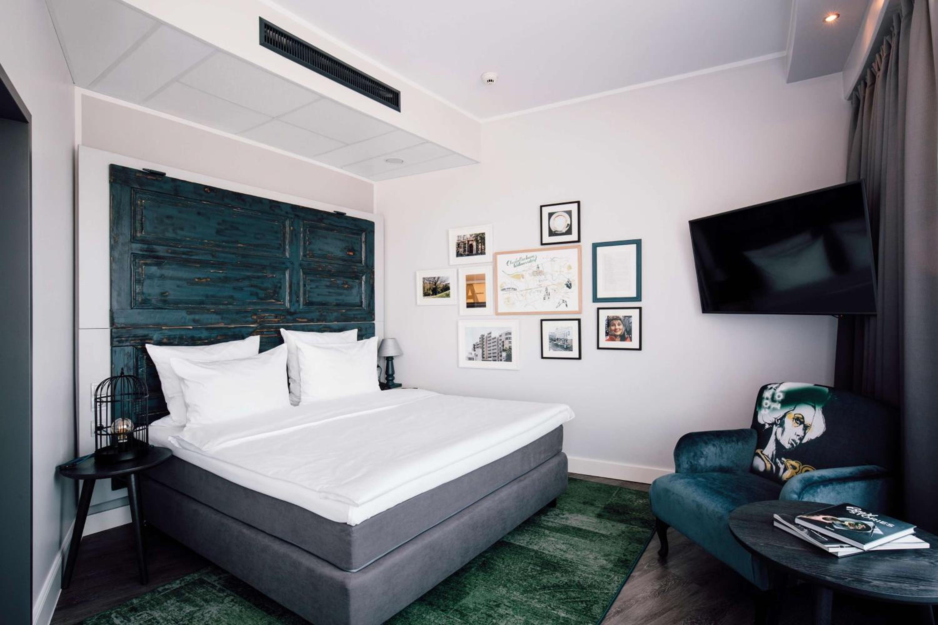 One-Bedroom Suite - Photo 8