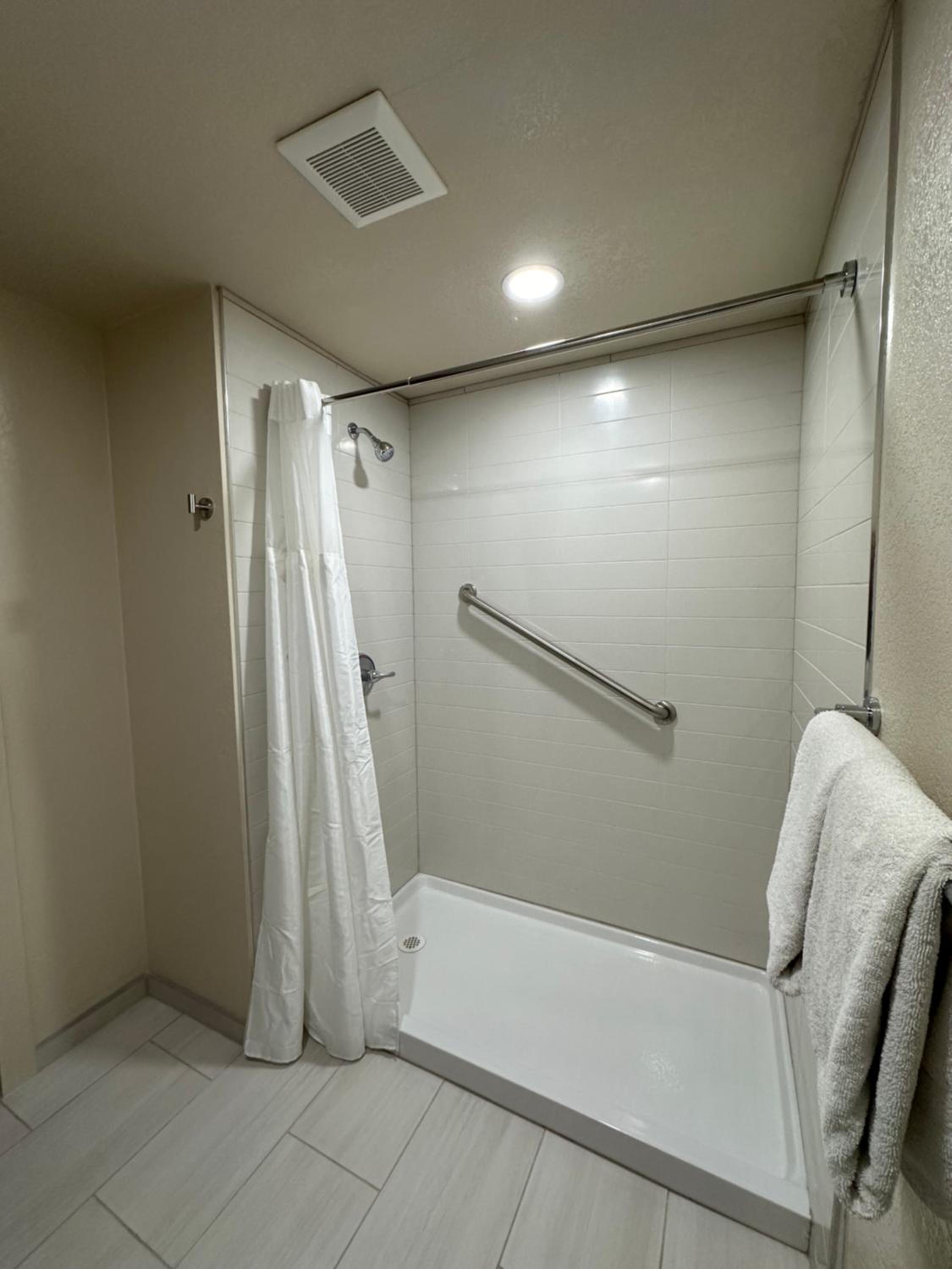Queen Room - Disability Access - Photo 2