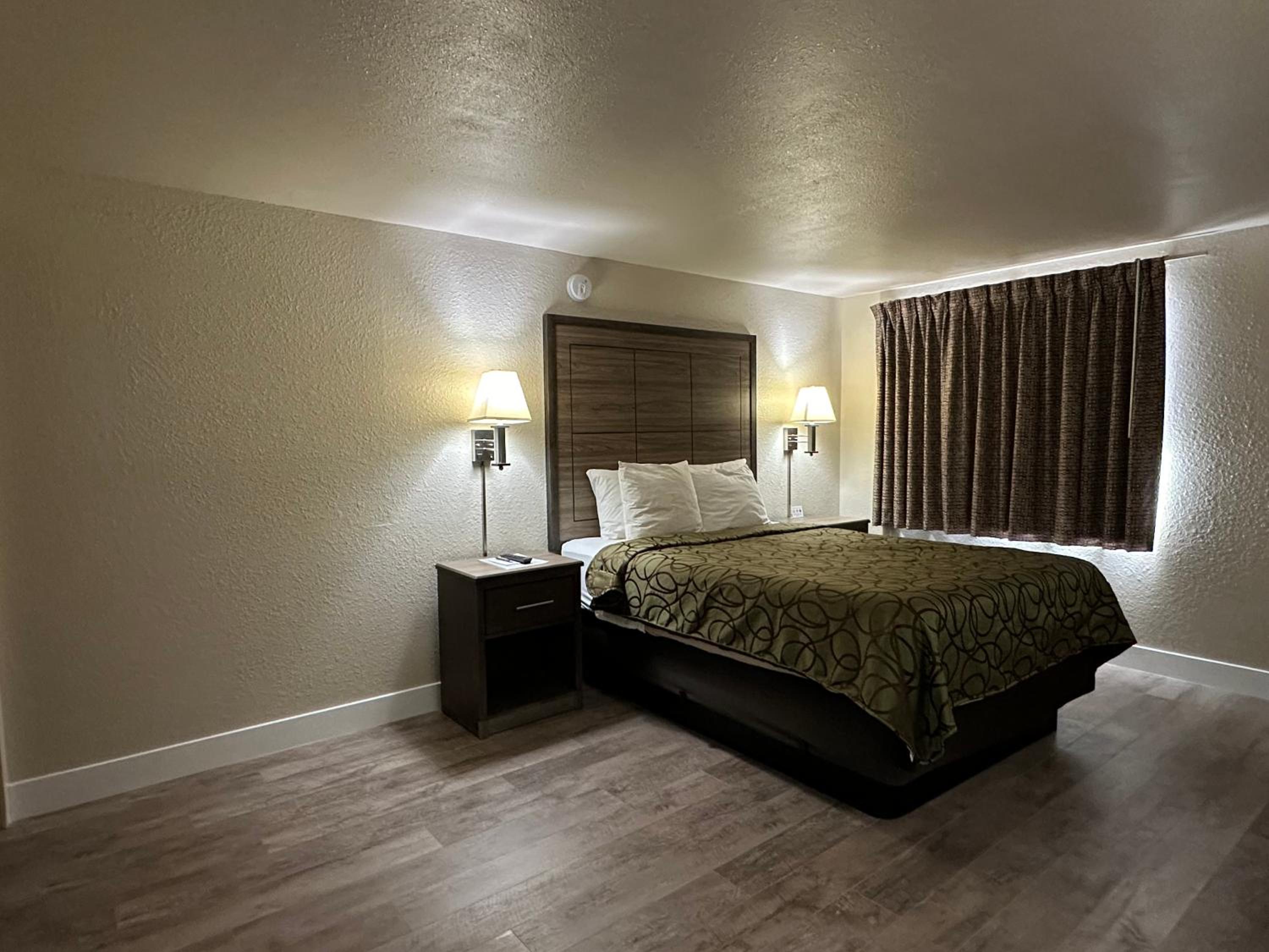 Queen Room - Disability Access - Photo 7