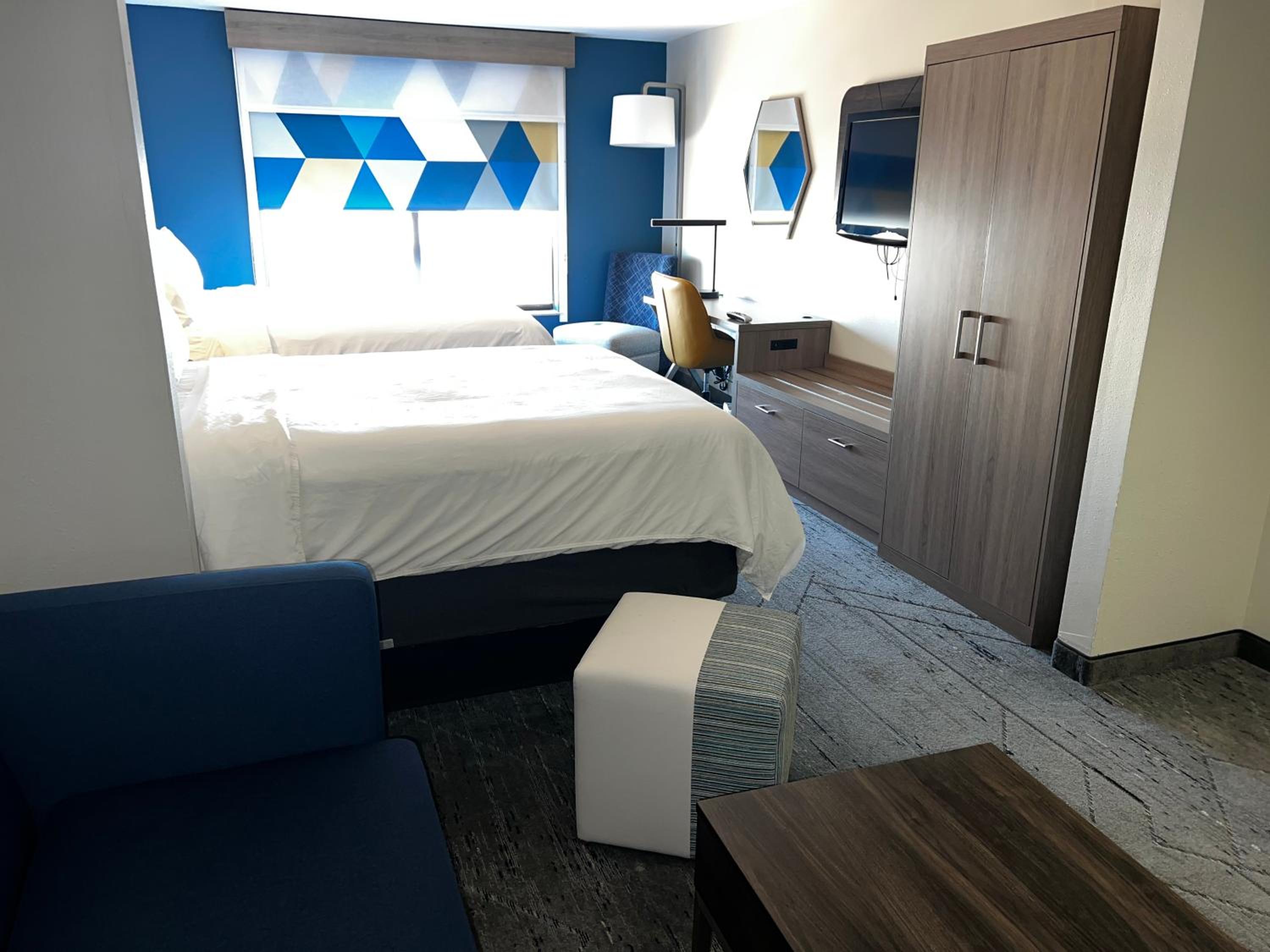 One-Bedroom Suite with Two Queen Beds - Photo 2