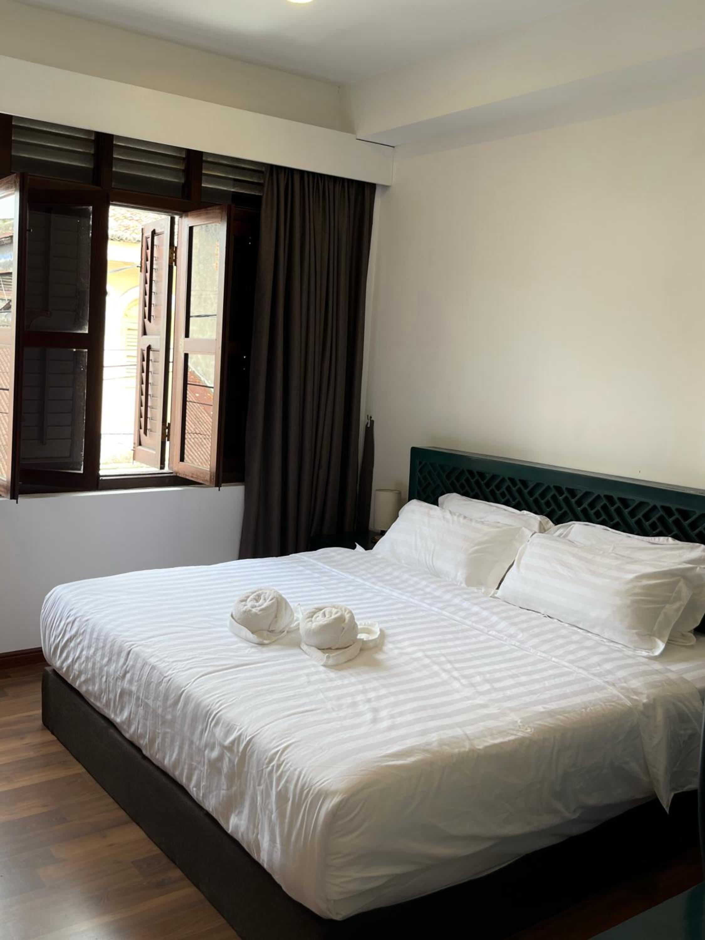 Deluxe King Room - Photo 6
