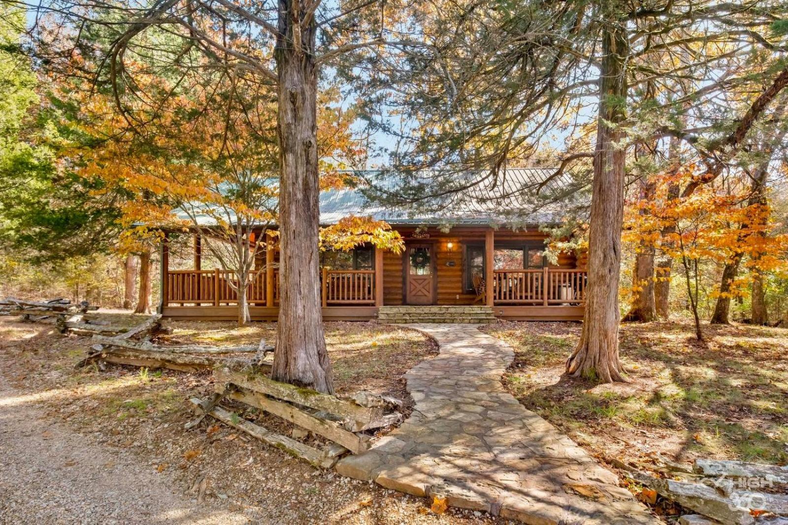 Cattail One-Bedroom Cottage with Spa Bath – Lake View photo 3