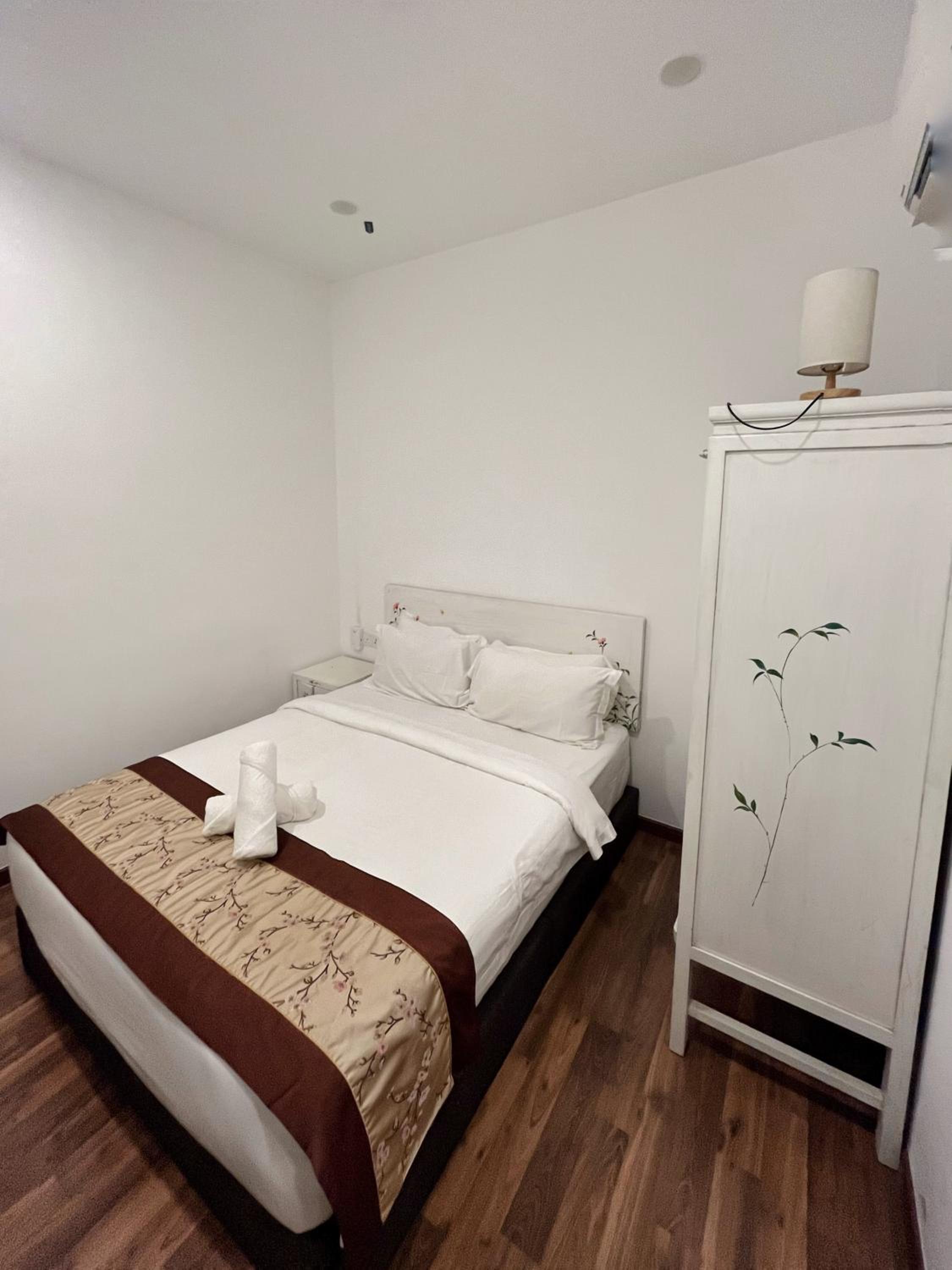 Standard Double Room Windowless - Photo 5