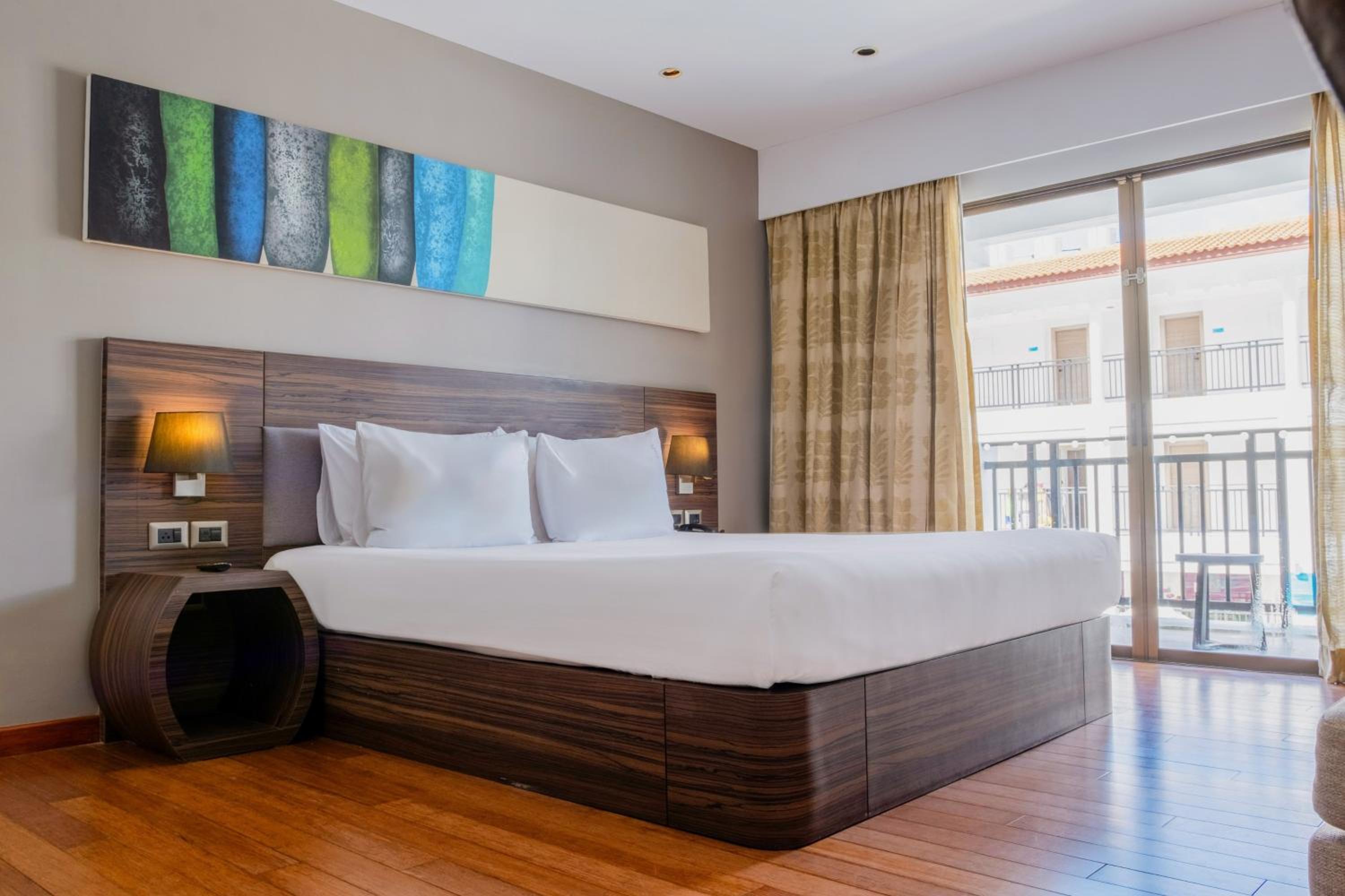 Premium King Room - Photo 2