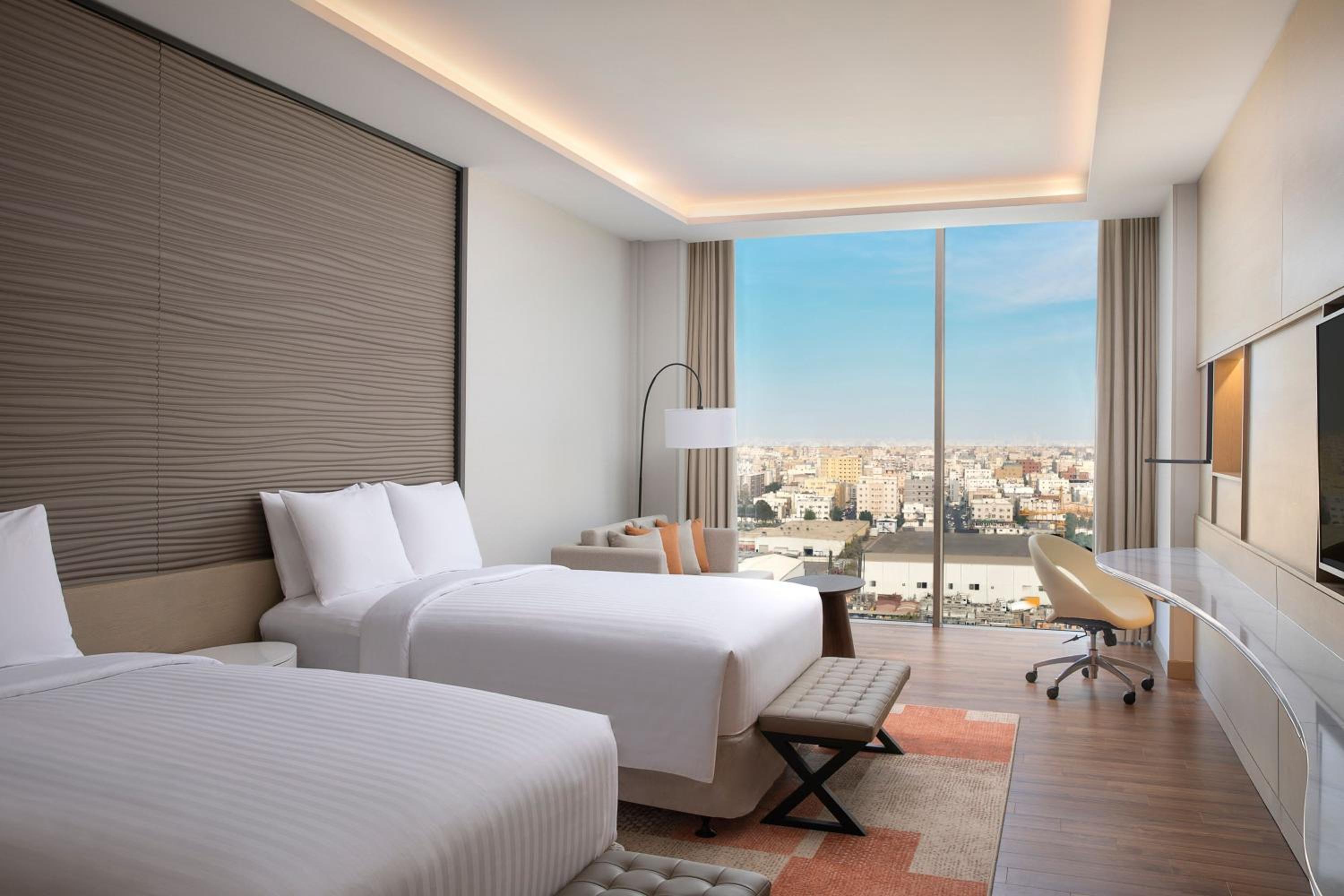 Grand Premier Double Room with Two Double Beds and City View - Photo 3