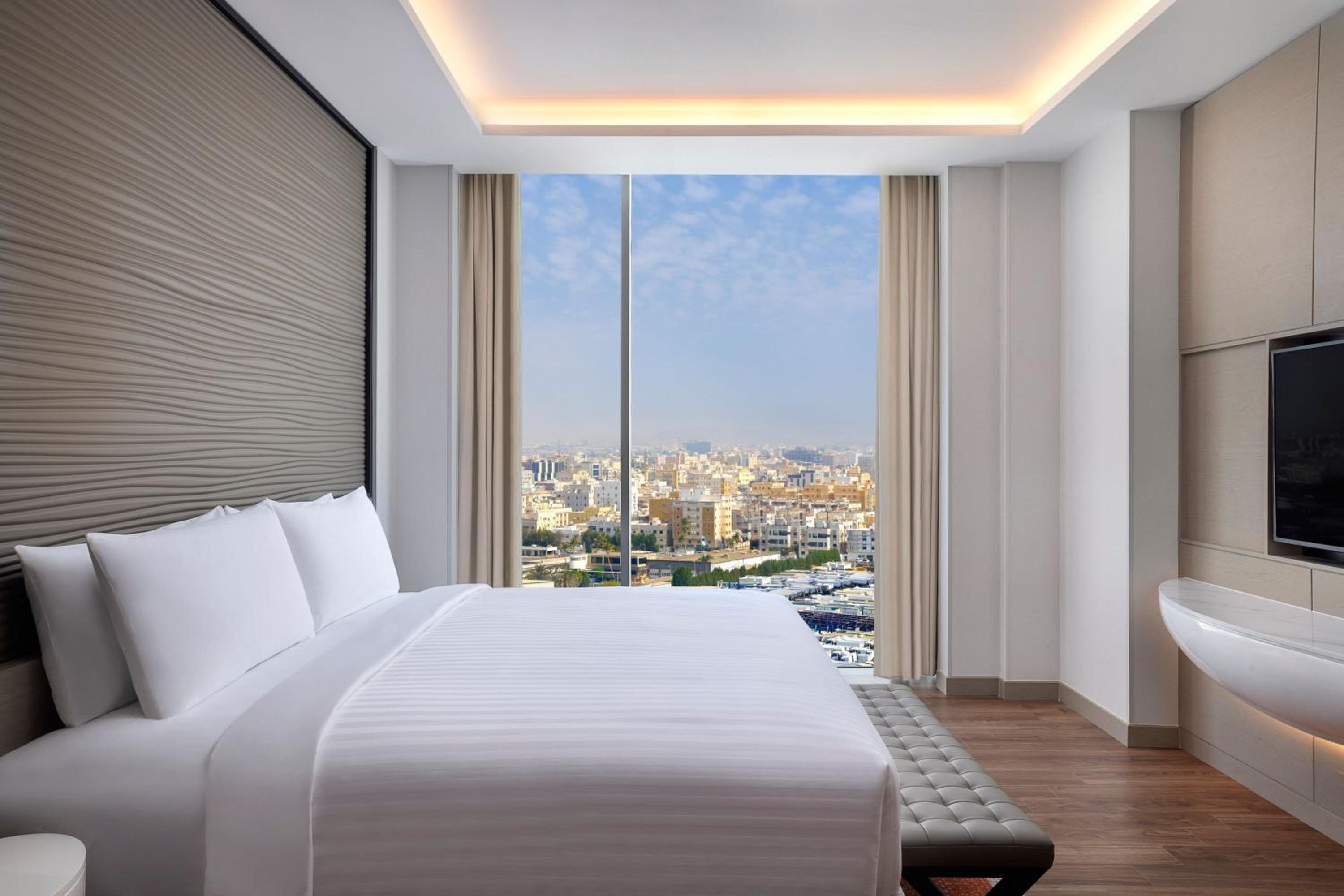 One-Bedroom Junior Suite - Club Lounge Access - Photo 10
