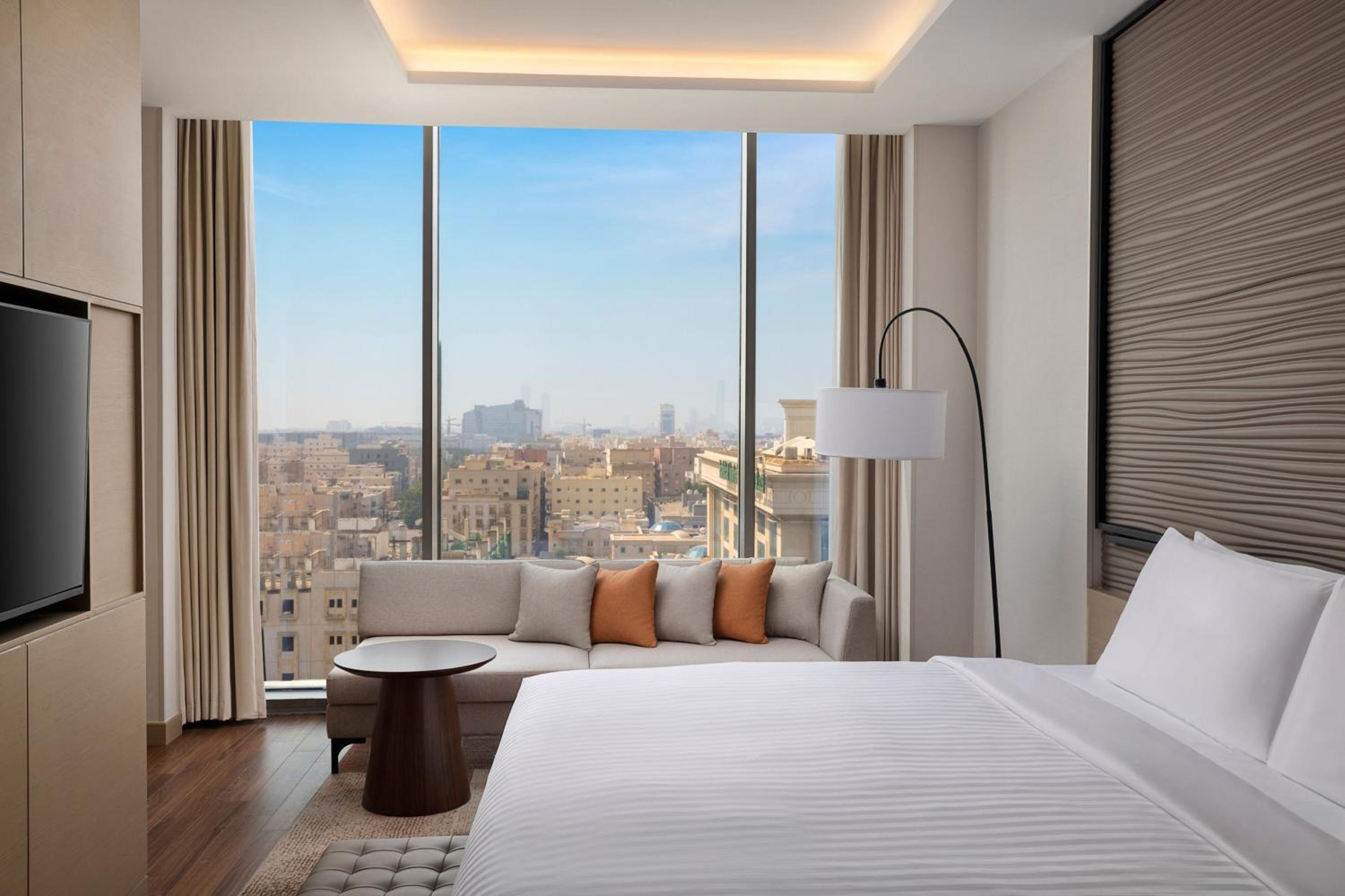 Executive King Room - Club Lounge Access - Photo 8